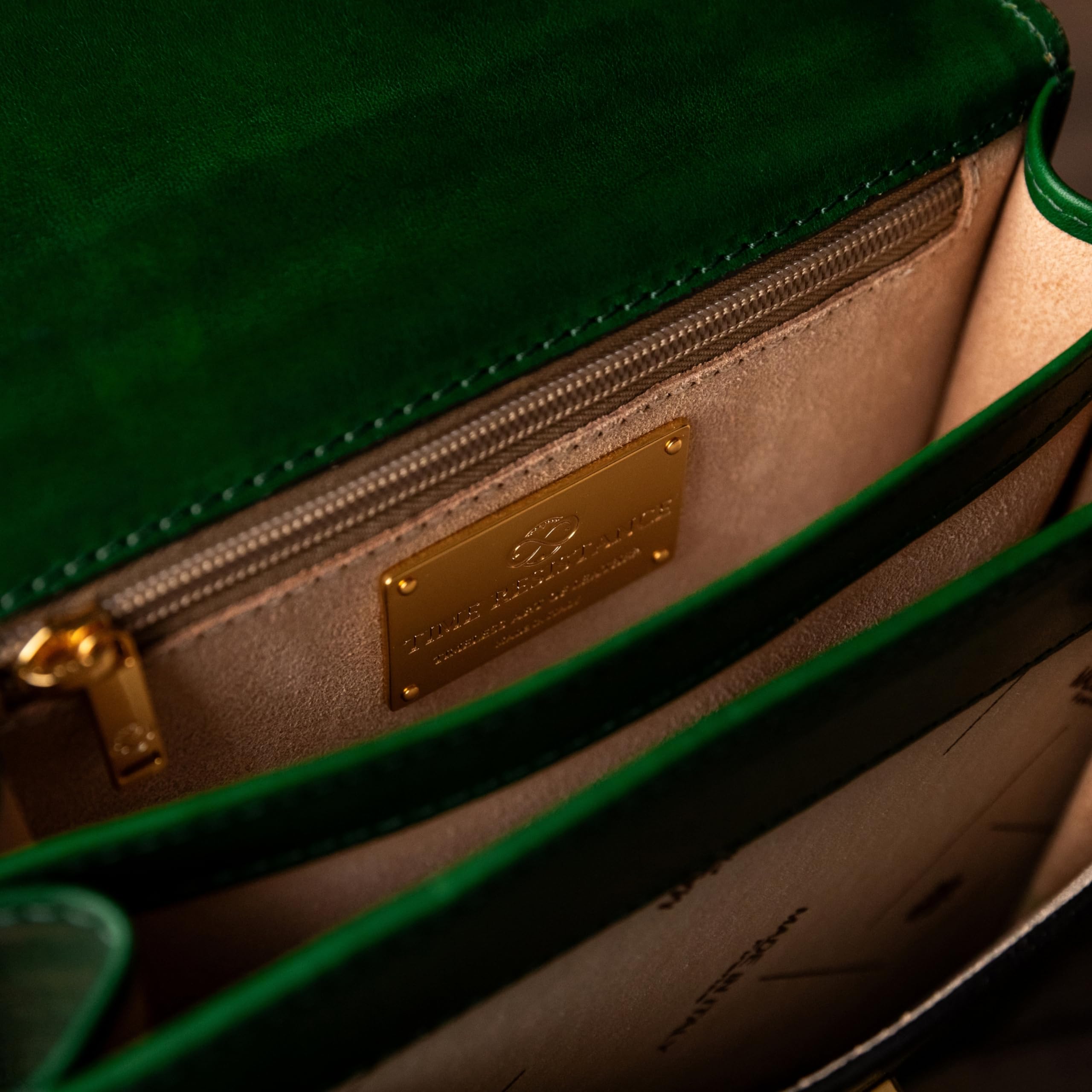 Premium Italian Leather Messenger Bag for Men - Durable Crossbody Briefcase with Time Resistance - Gift Box Included - Perfect for Business, Travel & Daily Commute