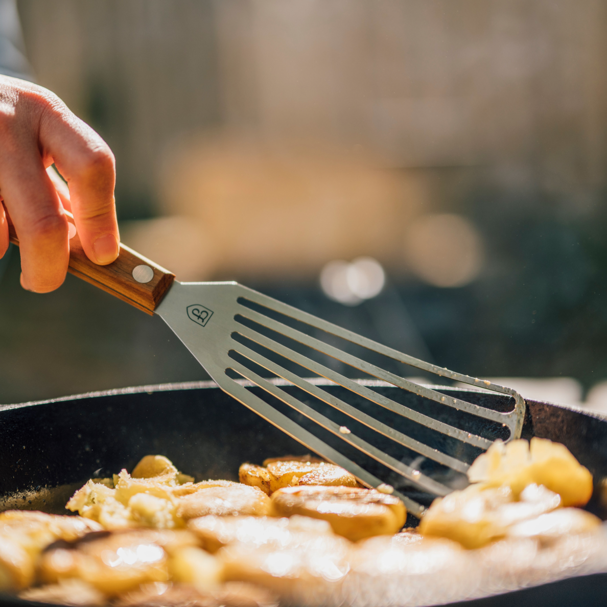 Stainless Steel Slotted Turner Spatula - Perfect for Flipping Pancakes, Burgers & Eggs - Ideal for Grilling, Cooking & Baking - Non-Slip Ergonomic Handle