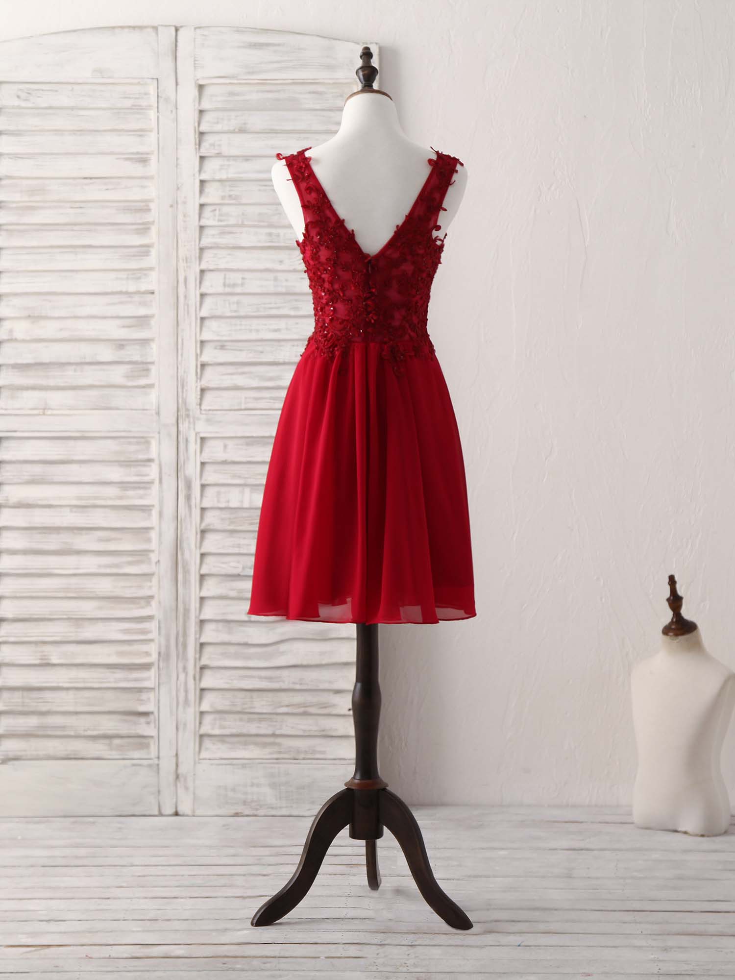 Elegant Burgundy Chiffon Lace Short Prom Dress for Homecoming - Perfect for School Dances, Formal Parties & Special Occasions