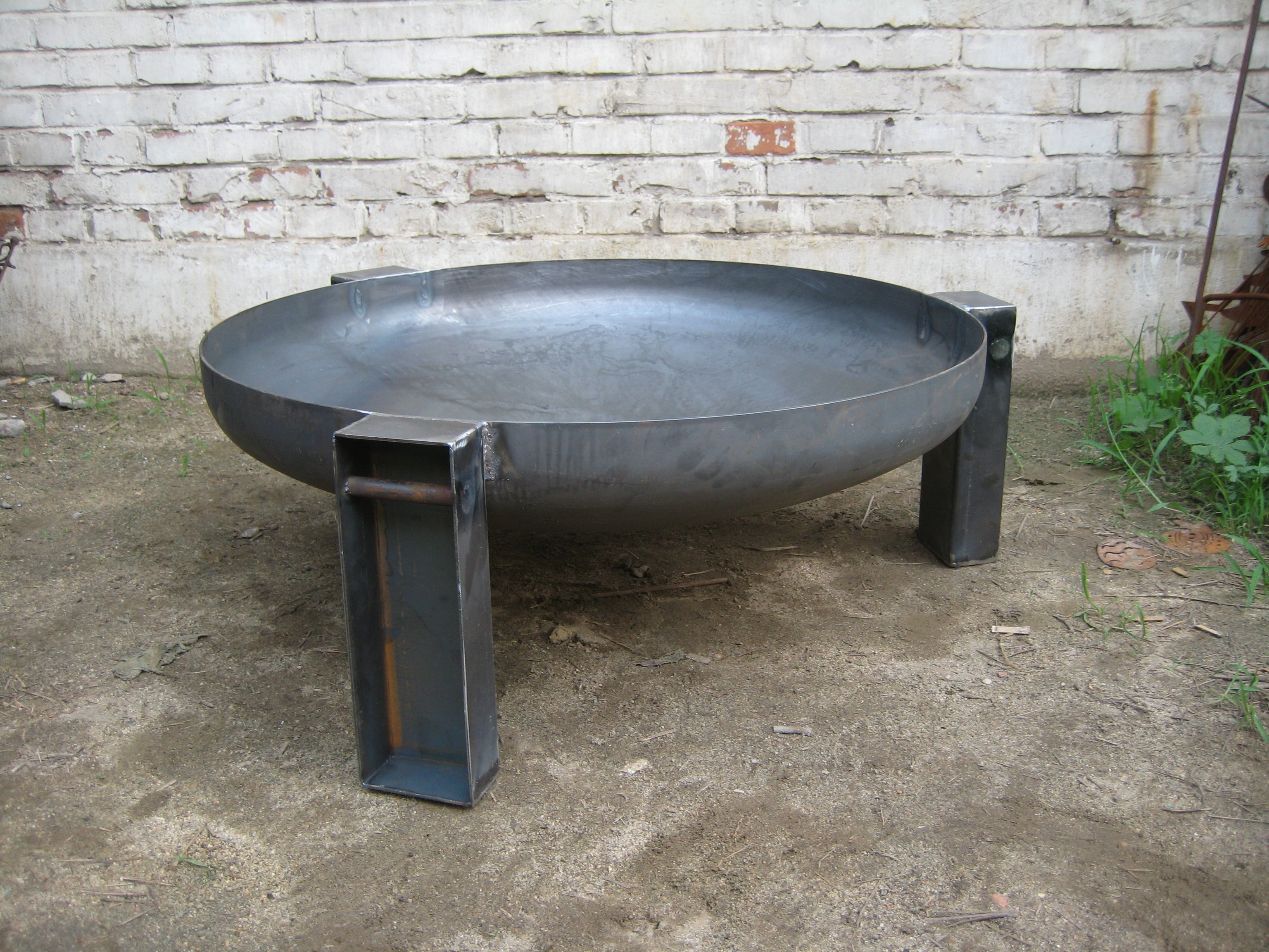 Round Fire Pit W4195 - Outdoor Patio Heater for Backyard, Garden & Camping - Durable Steel Fire Bowl with Spark Screen & Poker