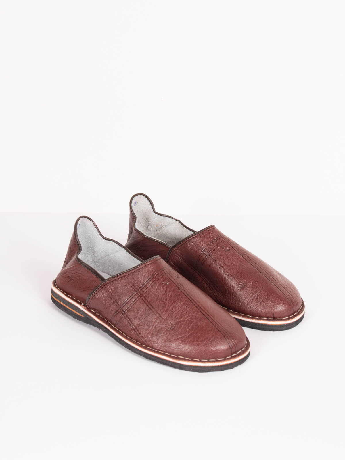 Authentic Moroccan Berber Babouche Slippers - Soft Leather Comfortable House Shoes for Men & Women - Perfect for Home, Lounge & Cultural Fashion (Brown)