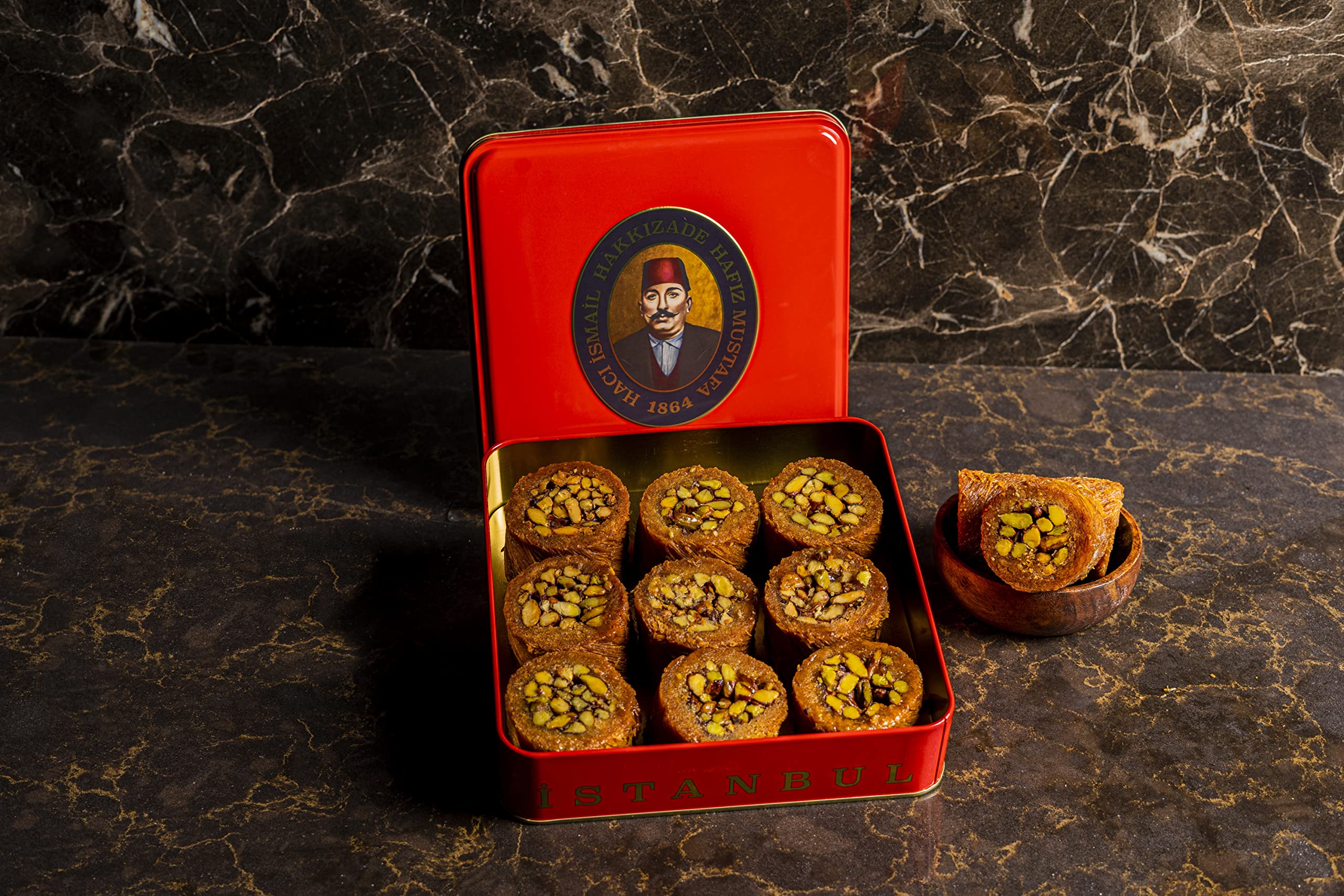 Premium Hafiz Mustafa 1864 Istanbul Baklava Pastry Gift Box - Authentic Turkish Baklava Dessert with Fresh Phyllo Dough, Pistachios, Hazelnuts & Walnuts - Perfect for Birthdays, Christmas Gifts, Dinner Parties & Holiday Celebrations