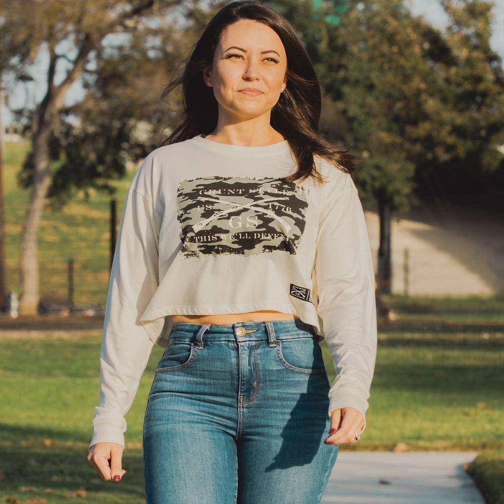 Women's Black Camo Grunt Style Logo Cropped Long Sleeve Shirt - Military Inspired Fashion for Outdoor Activities & Casual Wear