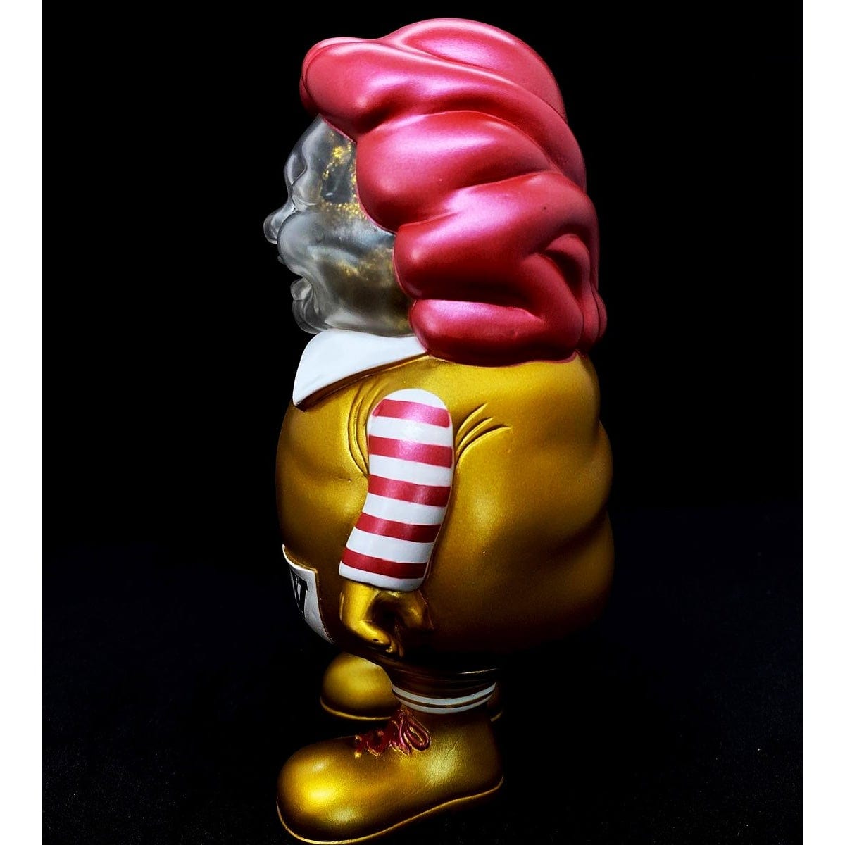 MC Supersized Gold Glitter Skull Collectible Figure - Toy Tokyo x Secret Base Collaboration with W Logo - Perfect for Anime Fans, Home Decor & Pop Culture Displays