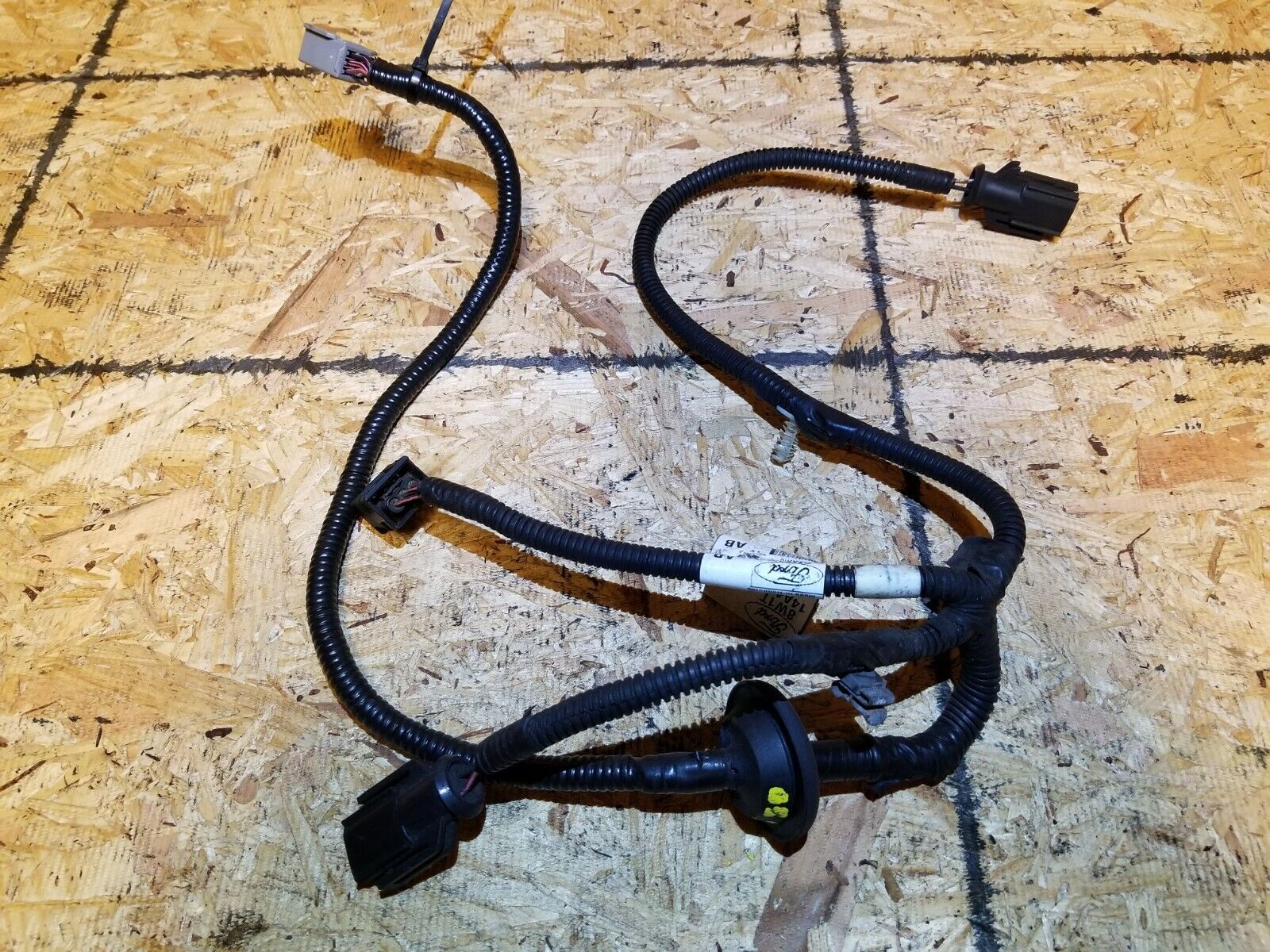2006-2011 Lincoln Town Car OEM Jumper Wire Harness 65k - Perfect for Electrical Repairs & Car Maintenance
