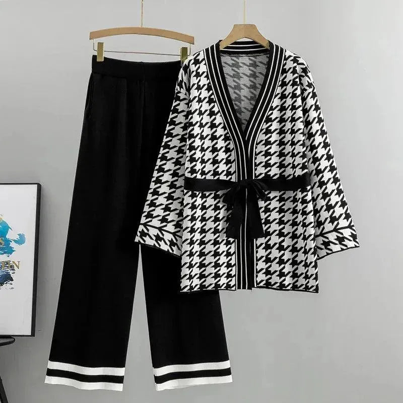 Stylish Geometric Print V-Neck Two Piece Outfit for Women - Perfect for Casual Wear, Date Nights & Summer Vacations