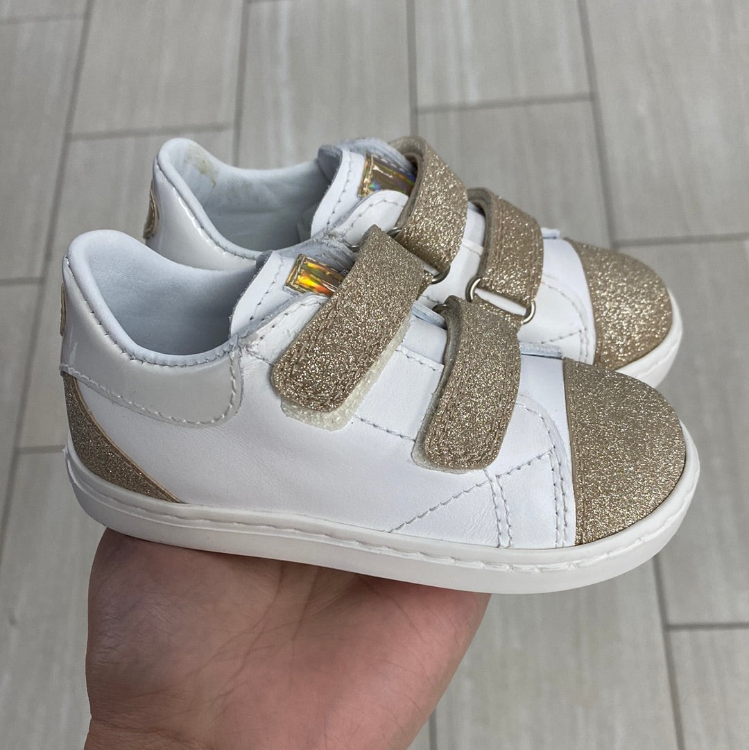 Beberlis Gold Glitter Baby Sneakers - Shiny First Walkers for Infants & Toddlers | Perfect for Birthday Parties, Photo Shoots & Special Occasions