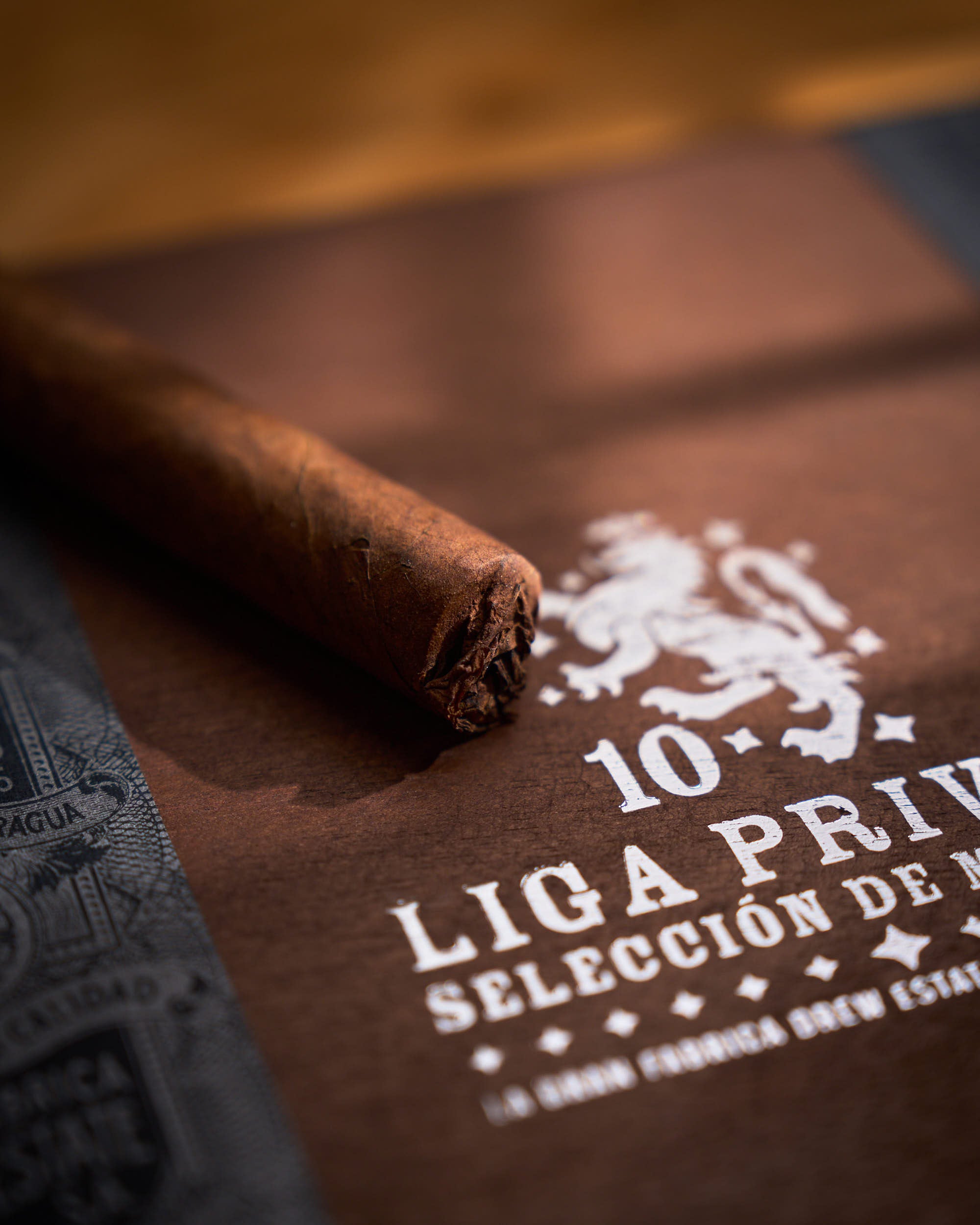 Drew Estate Liga Privada No. 10 Selección de Mercado Premium Cigar - Perfect for Special Occasions & Relaxation Moments