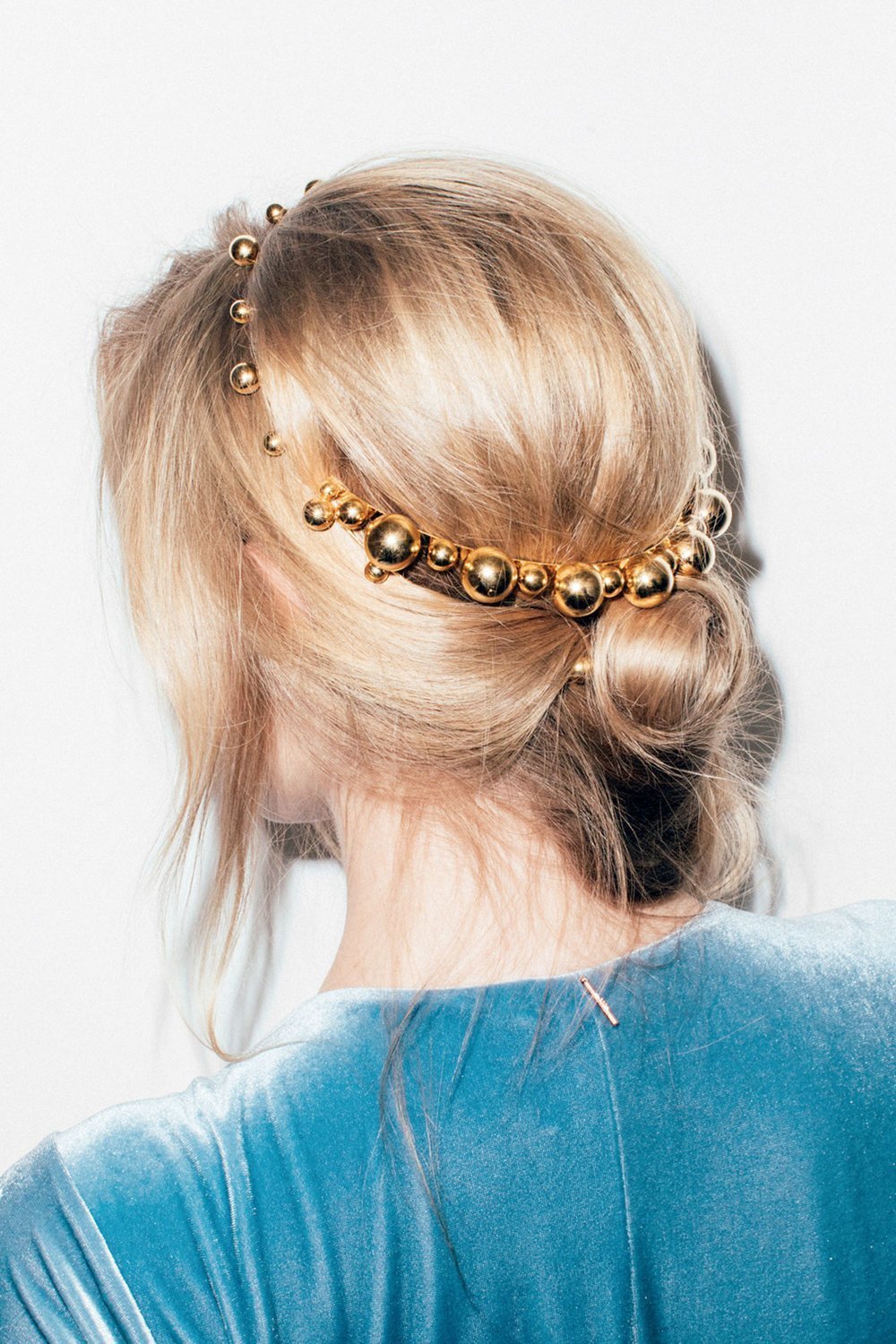 Stylish Metal Headband for Women - Fashionable Hair Accessory for Parties, Weddings & Everyday Wear