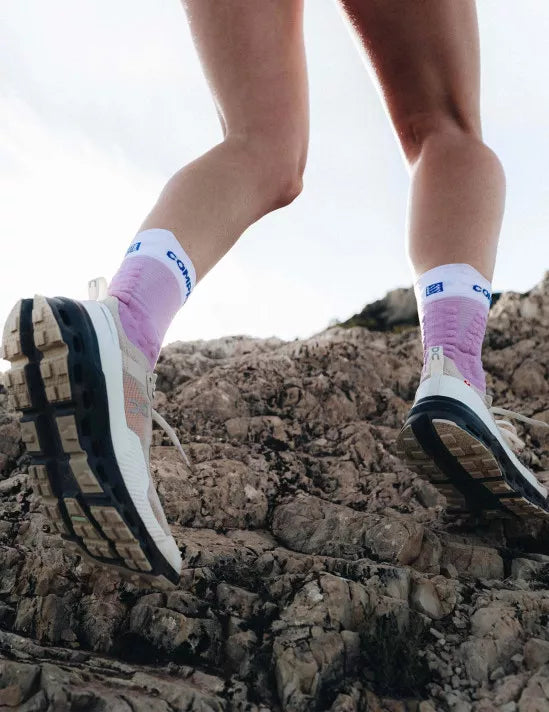 Compressport Pro Racing Socks v4.0 - Unisex Trail Running Socks with Arch Support, Lupine/Dazz Blue - Perfect for Marathon, Hiking & Outdoor Sports