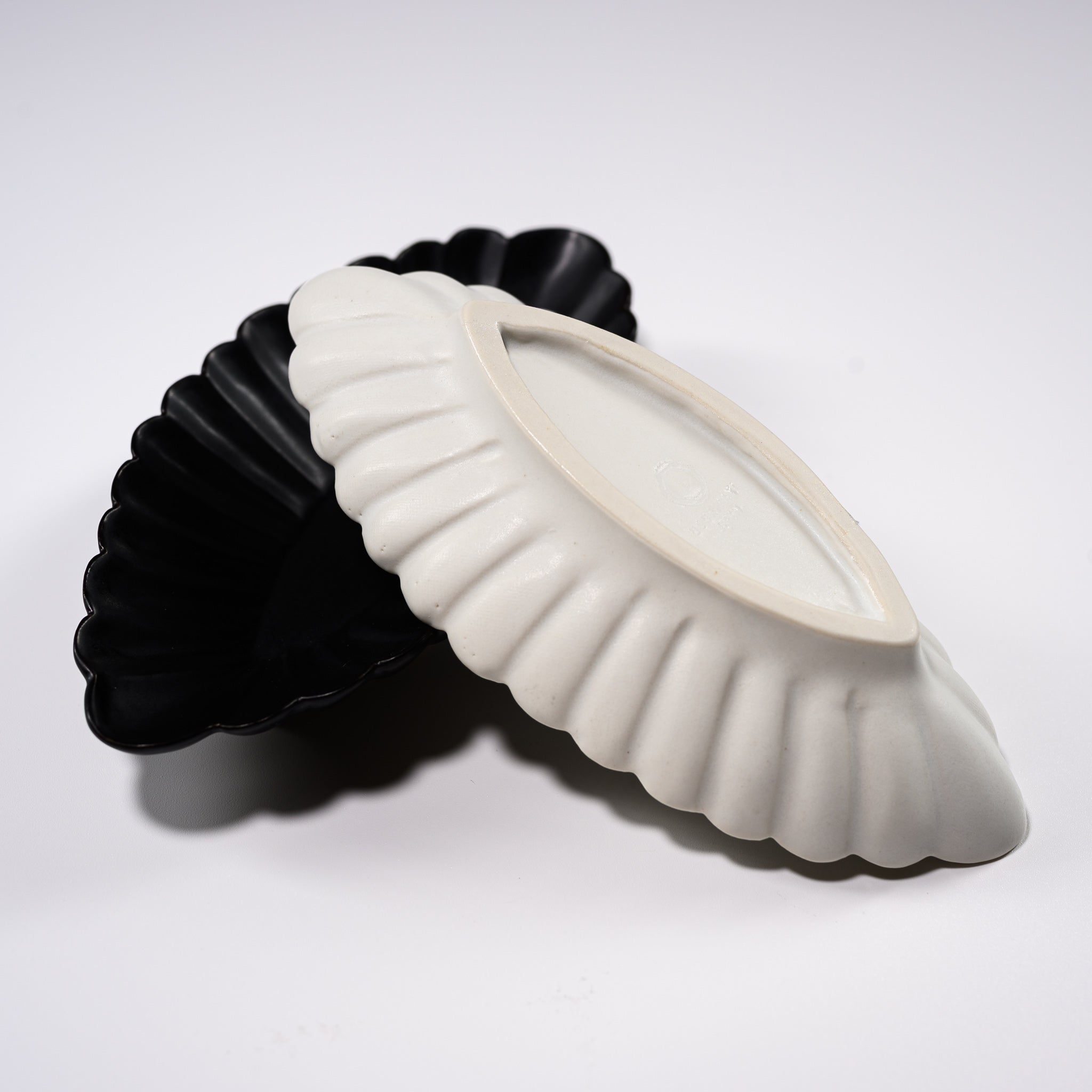 Handmade USUKIYAKI Small Oval Dish - Japanese Chrysanthemum Ceramic Appetizer Plate for Sushi, Soy Sauce, or Dessert | Perfect for Home Dining & Gift Giving