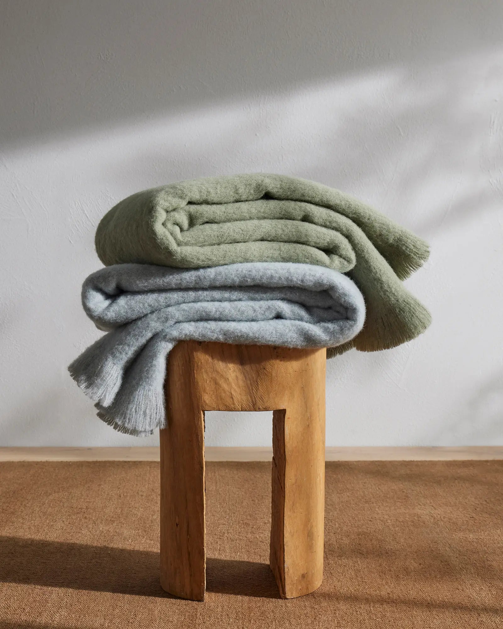 Hyde Throw Breeze - Soft & Lightweight Summer Blanket for Outdoor Picnics, Beach Trips, and Cozy Evenings