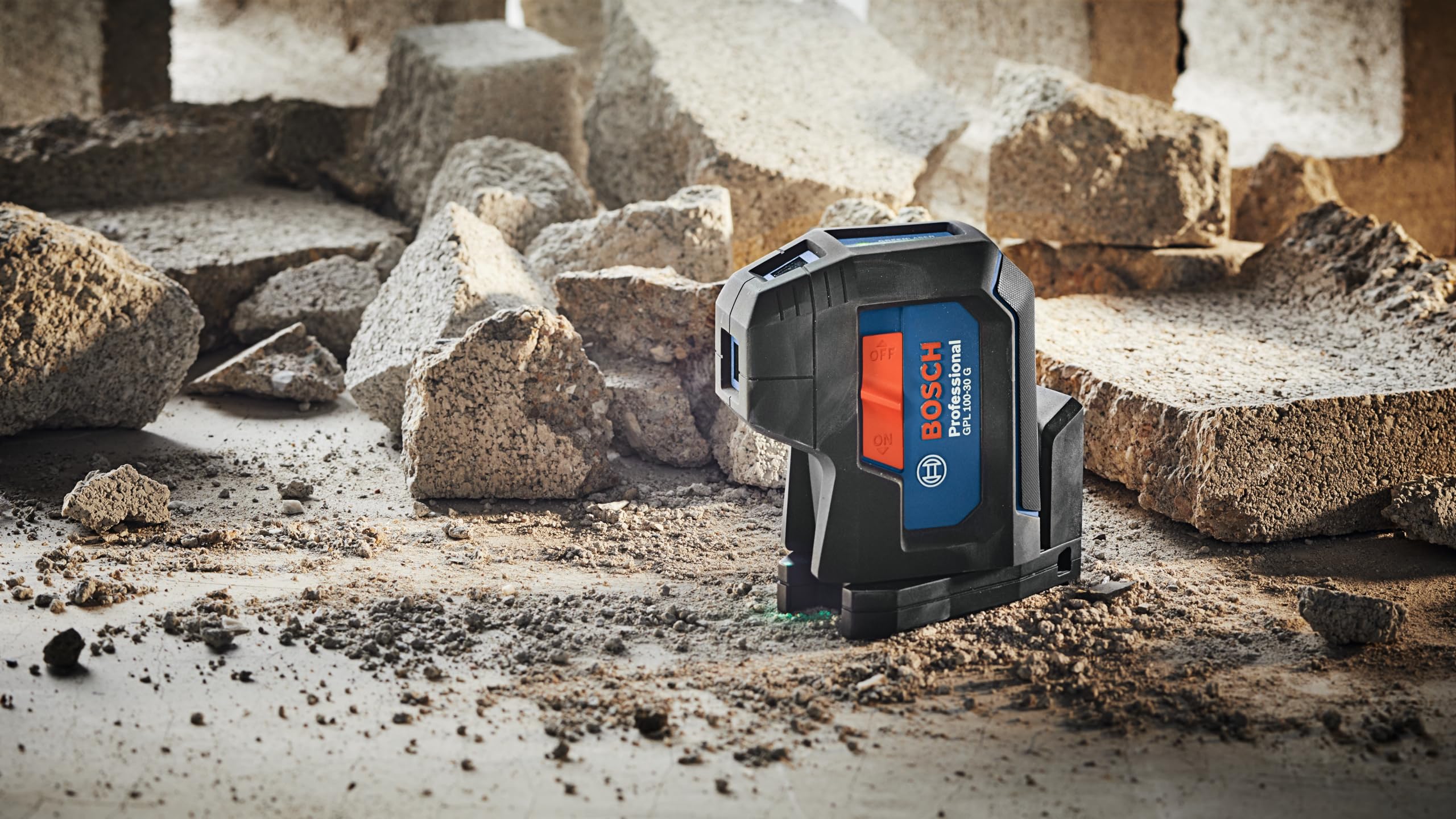 BOSCH GPL100-30G Green-Beam Self-Leveling Alignment Laser with 2 AA Batteries, Built-In Multipurpose Mount & Hard Carrying Case - Perfect for Construction, Renovation and DIY Home Improvement Projects