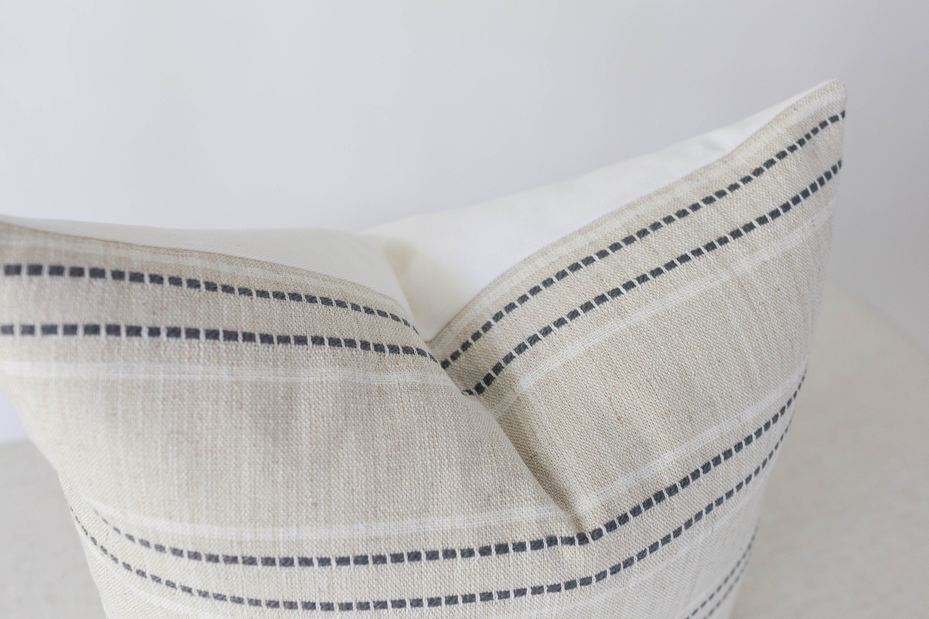 Premium London Themed Pillow Cover - Soft Decorative Throw Pillow Case for Home, Office & Travel - Perfect for Living Room, Bedroom & Sofa Decor