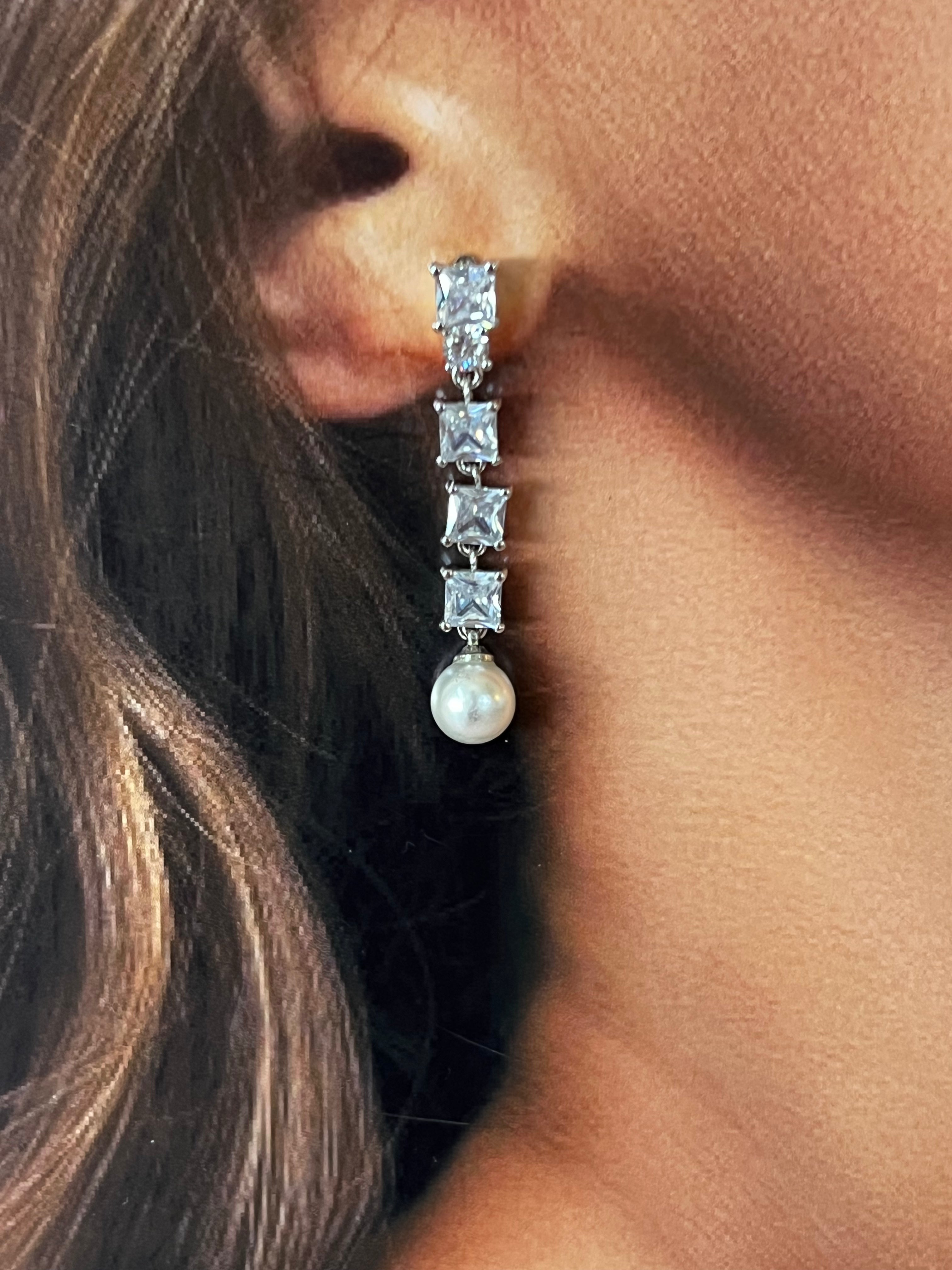 LULU Swarovski Crystal Stud Earrings - Premium Jewelry for Women - Elegant Gift for Wedding, Party & Special Occasions
