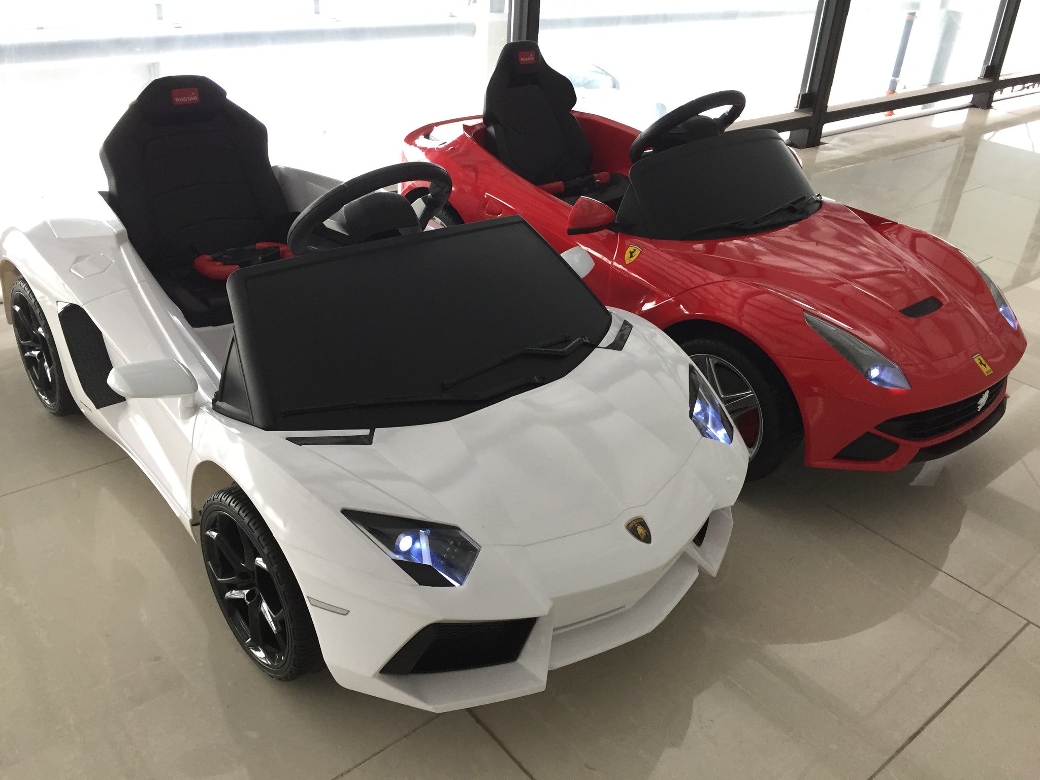 12V Ferrari F12 Kids Ride-On Car - Electric Toy Car with Remote Control, LED Lights & Music - Perfect for Outdoor Play, Birthday Gifts & Toddler Pretend Driving Fun