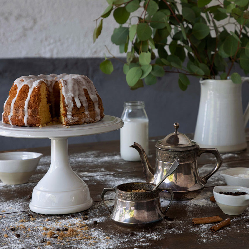 Casafina White Footed Stand - Elegant Serving Bowl for Cooking & Hosting - Perfect for Dinner Parties, Buffets & Home Decor