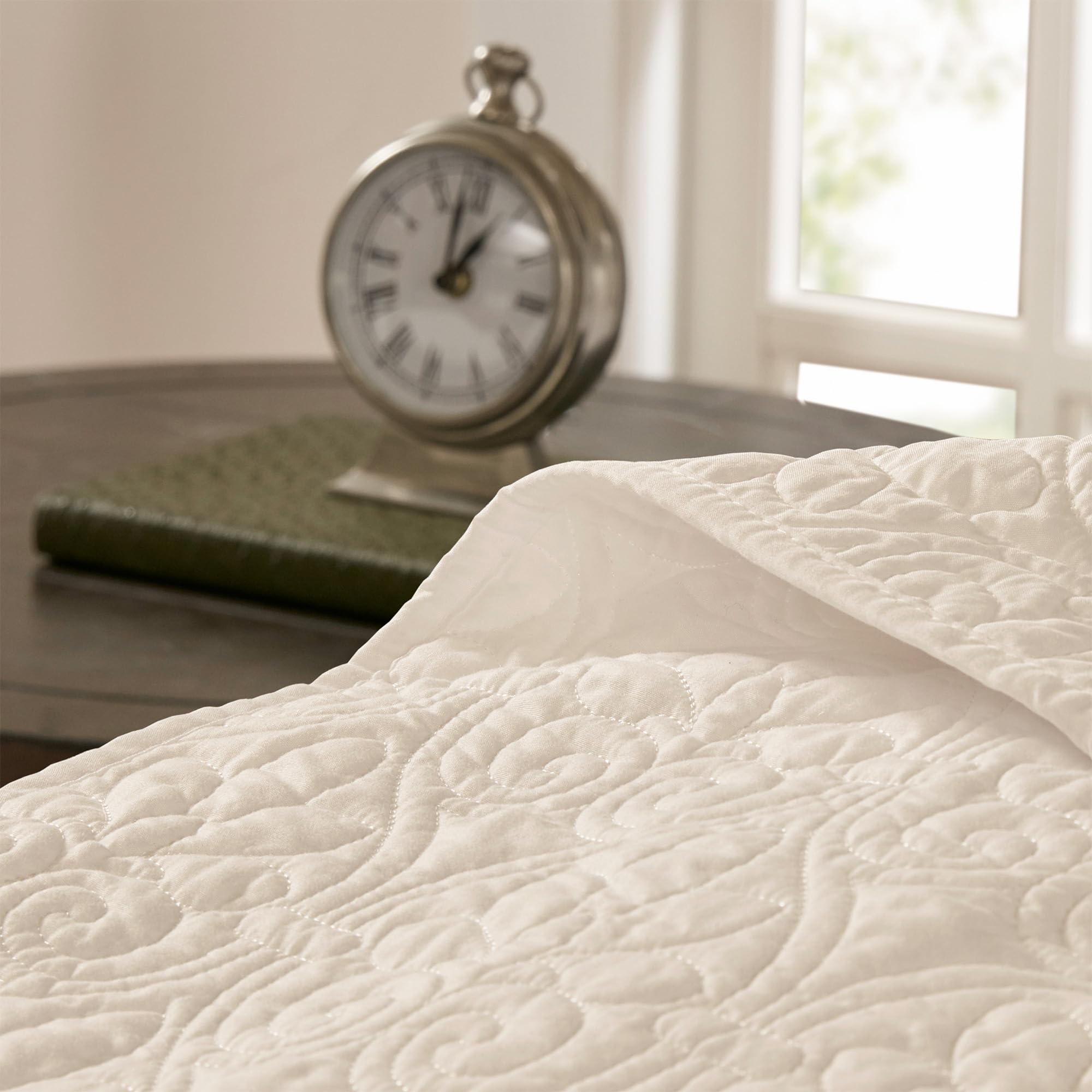 Madison Park Quebec Queen Size Quilt Bedding Set - Ivory Damask 3-Piece Microfiber Quilted Coverlet | Ultra Soft & Breathable for All Seasons | Perfect for Master Bedroom, Guest Room & Cozy Home Decor