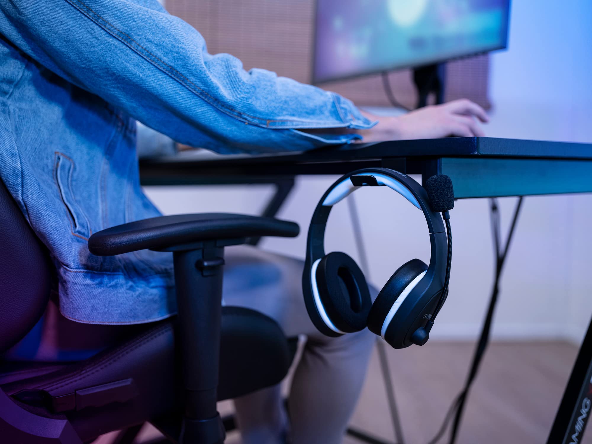 Trust Gaming GXT 391 Thian Wireless Gaming Headset for PS5, PS4, PC - 5.8GHz USB Dongle, Over-Ear Design, Rechargeable, Lightweight with Mic - Black | Perfect for Multi-Platform Gaming, Streaming & Online Meetings