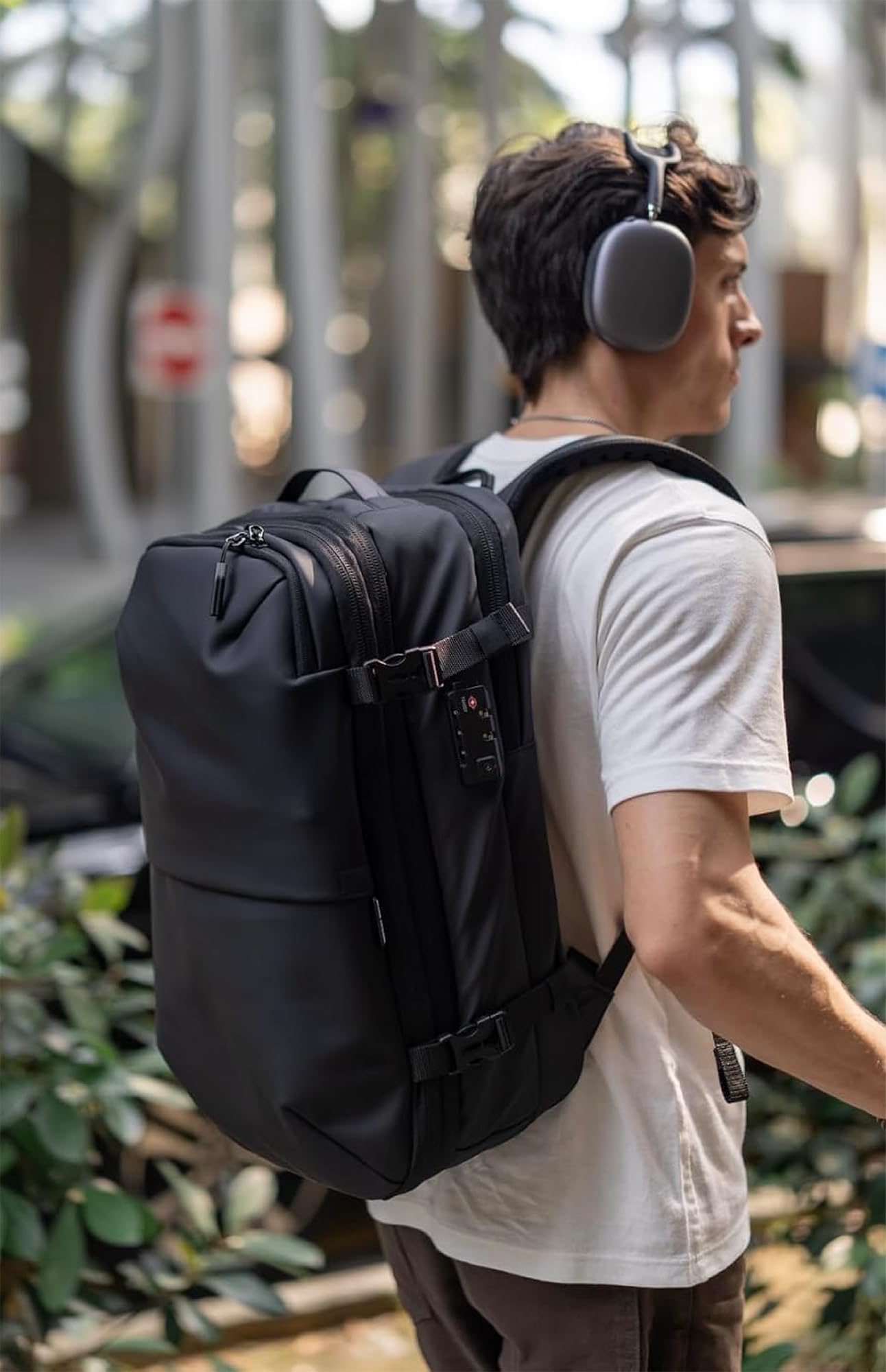 60L Expandable Vacuum Seal Compression Travel Backpack with Electric Air Pump - Water Resistant & TSA Lock (AERO - Black, 25L-60L) | Perfect for Air Travel, Camping & Space-Saving Storage
