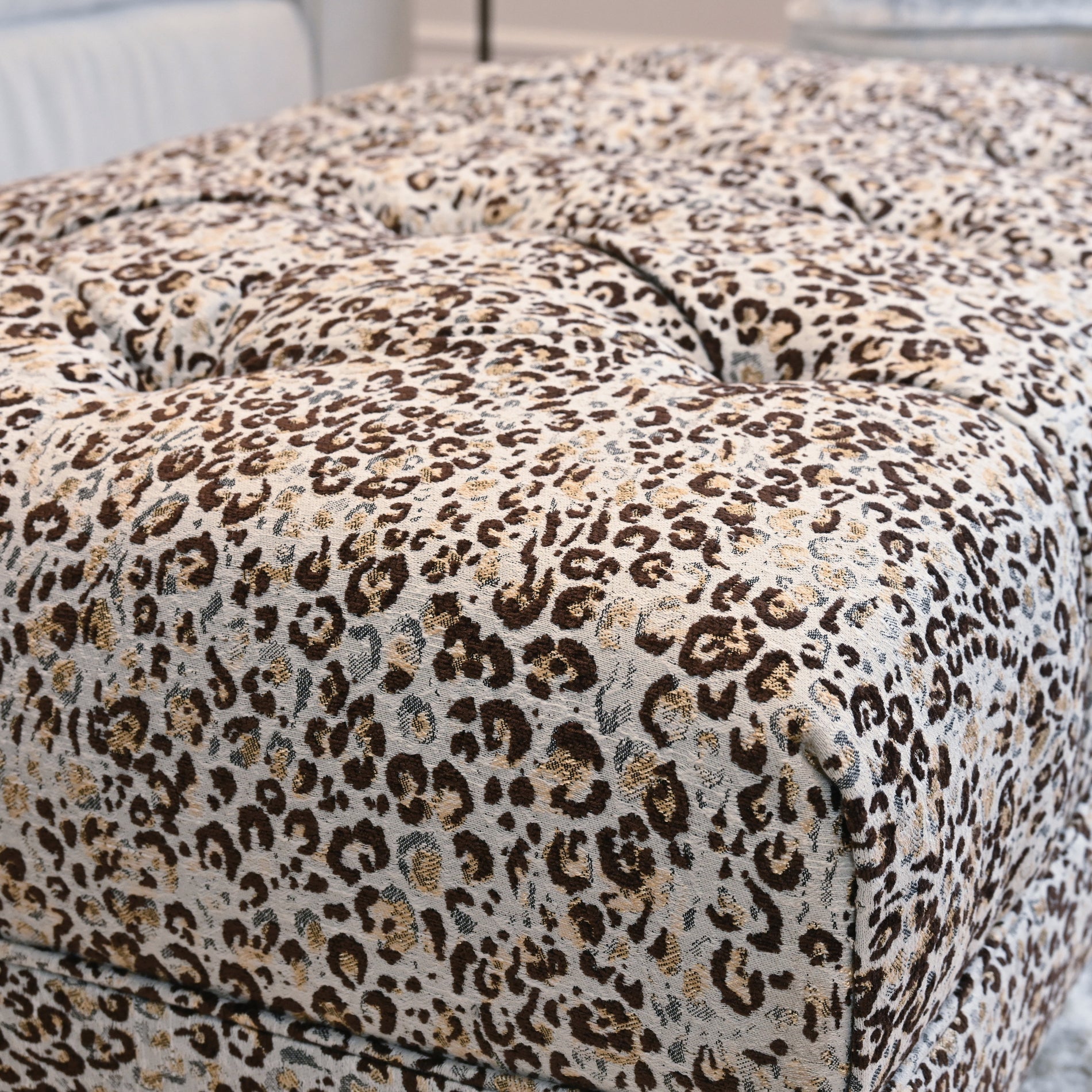 Roundhill Furniture Charbilia Fabric Tufted Cocktail Ottoman in Dexter Cafe - Stylish Living Room Footrest, Coffee Table & Extra Seating for Home Decor