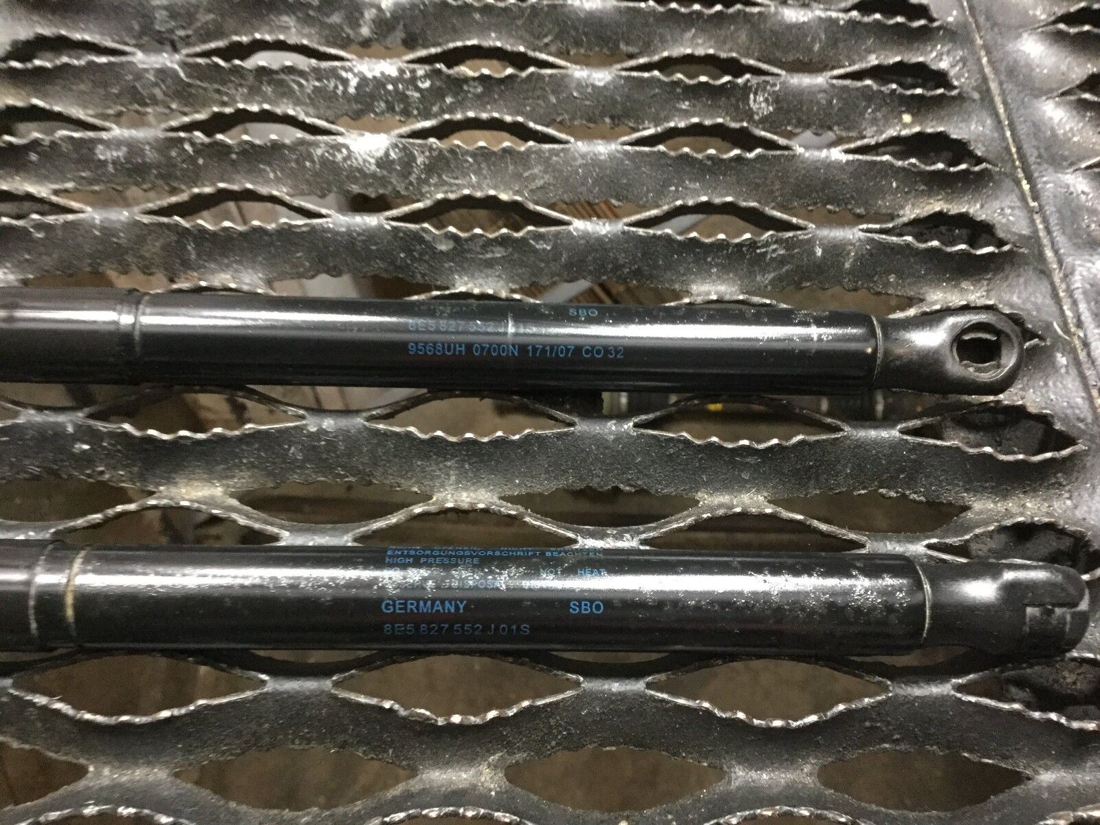 04-08 Audi A4 Sedan Rear Trunk Shock Strut Support - Left & Right Pair (2pcs) OEM Replacement - Perfect for Trunk Lid Support & Smooth Opening/Closing