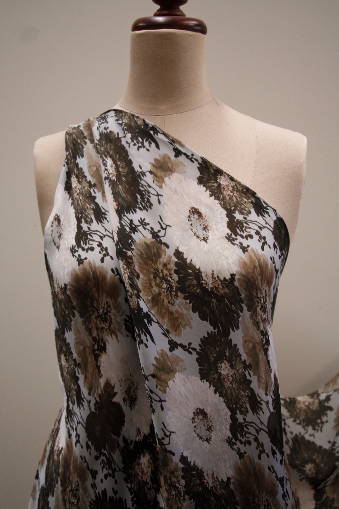 Luxury Charmeuse Silk Chiffon Fabric - Soft & Elegant Material for Dresses, Scarves & Home Decor | Perfect for Evening Gowns, Bridal Wear & DIY Fashion Projects