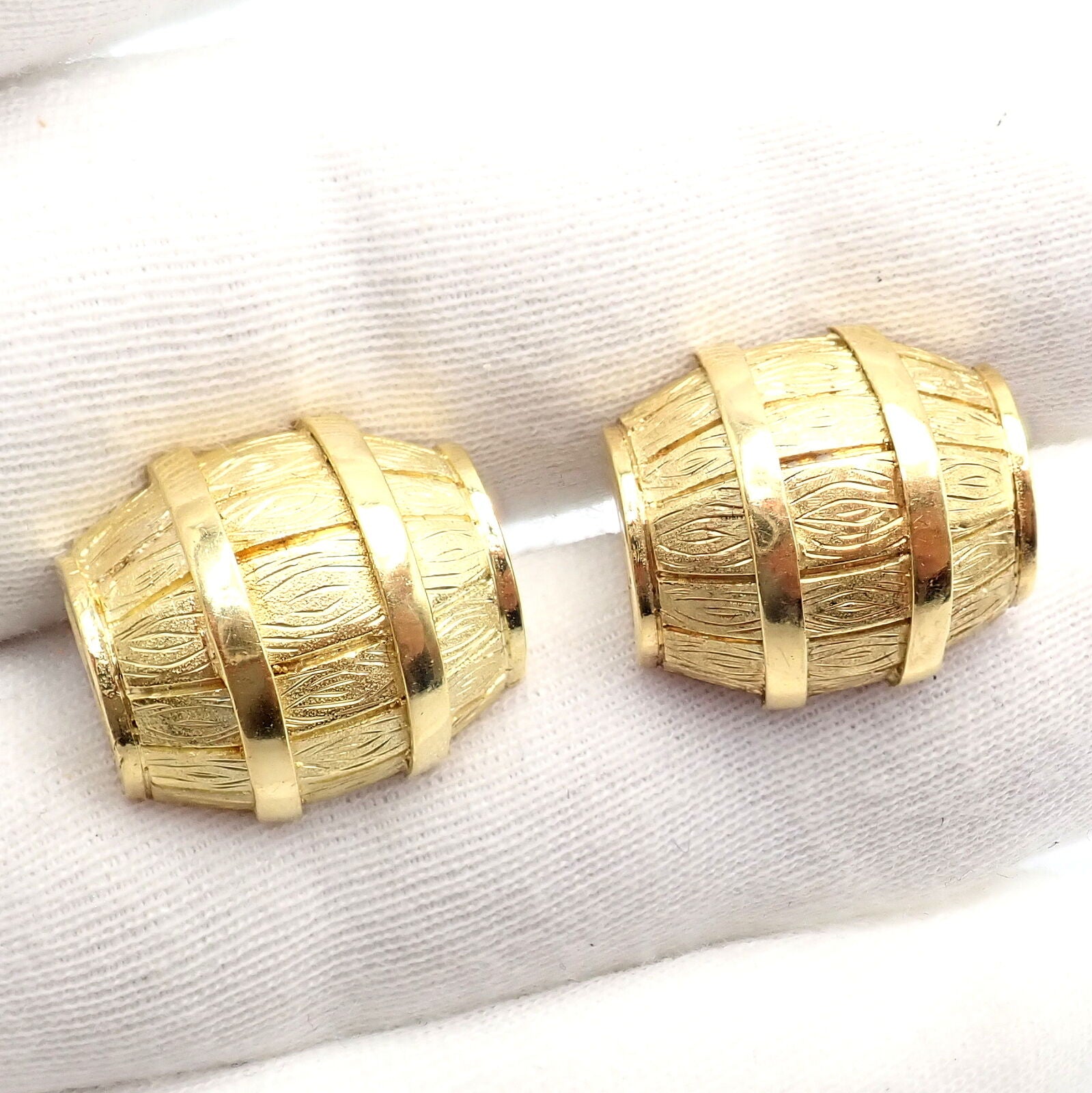 Vintage Cartier 18k Yellow Gold Barrel Cufflinks - Authentic 1970s Luxury Men's Jewelry for Formal Wear & Special Occasions