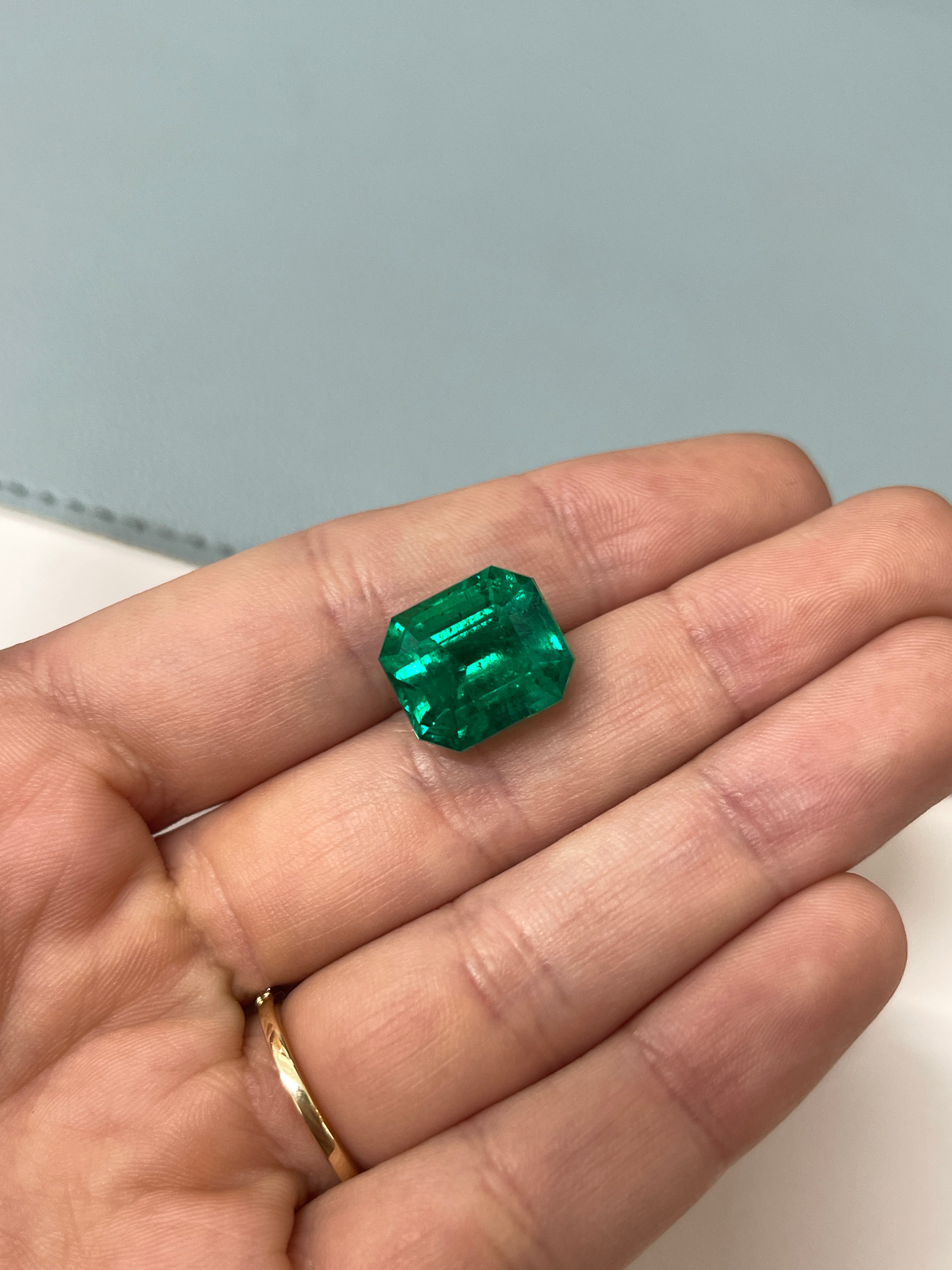 12.81 Carat GRS Certified Minor Oil Vivid Green Colombian Emerald Loose Gemstone for Jewelry Making, Engagement Rings & Luxury Collectibles