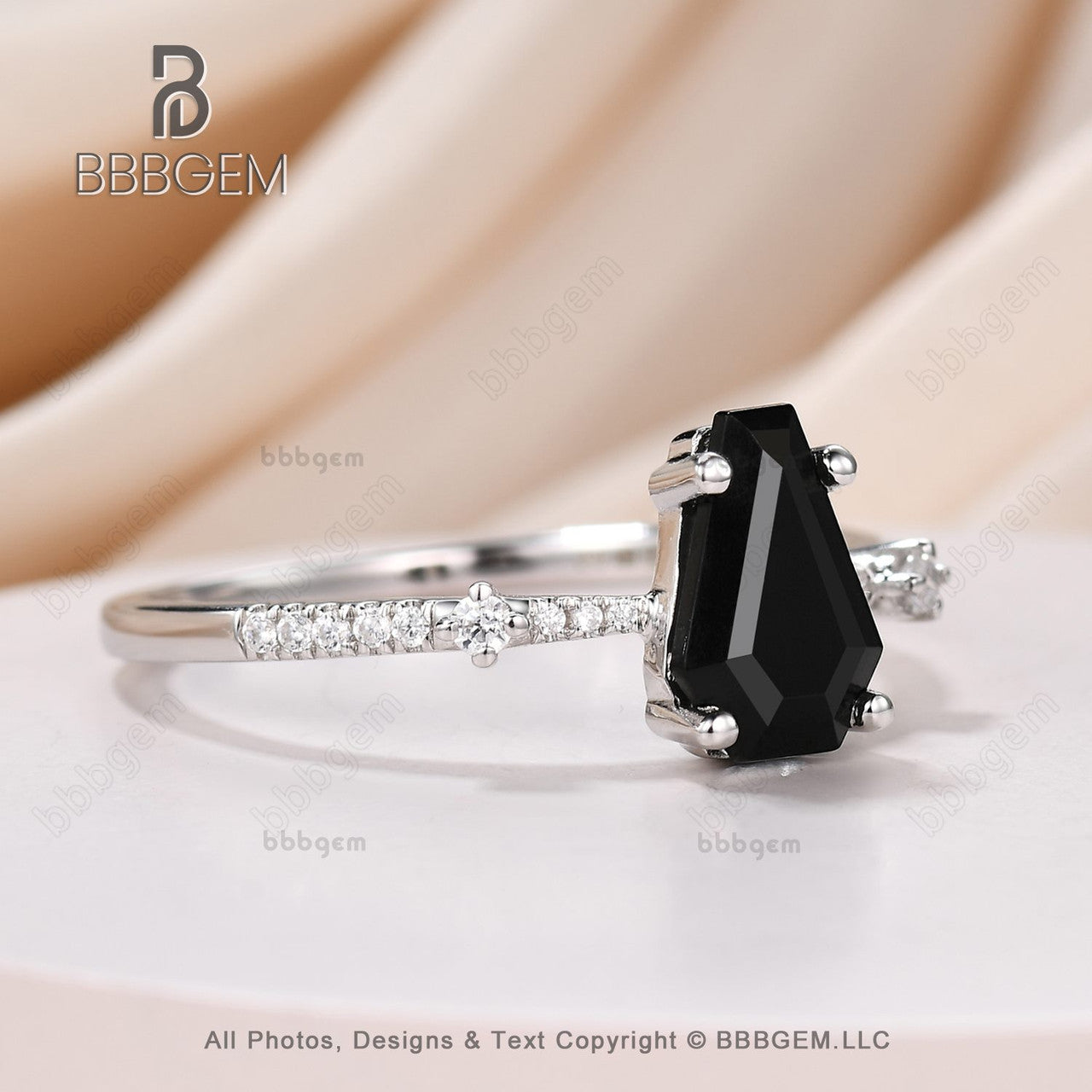 Elegant Coffin Shape Natural Black Onyx Women's Ring in Rose Gold - 9x6mm Black Agate Gemstone Wedding Band for Engagement, Anniversary & Gothic Jewelry Lovers | Perfect for Alternative Bridal, Dark Romance & Everyday Statement Jewelry