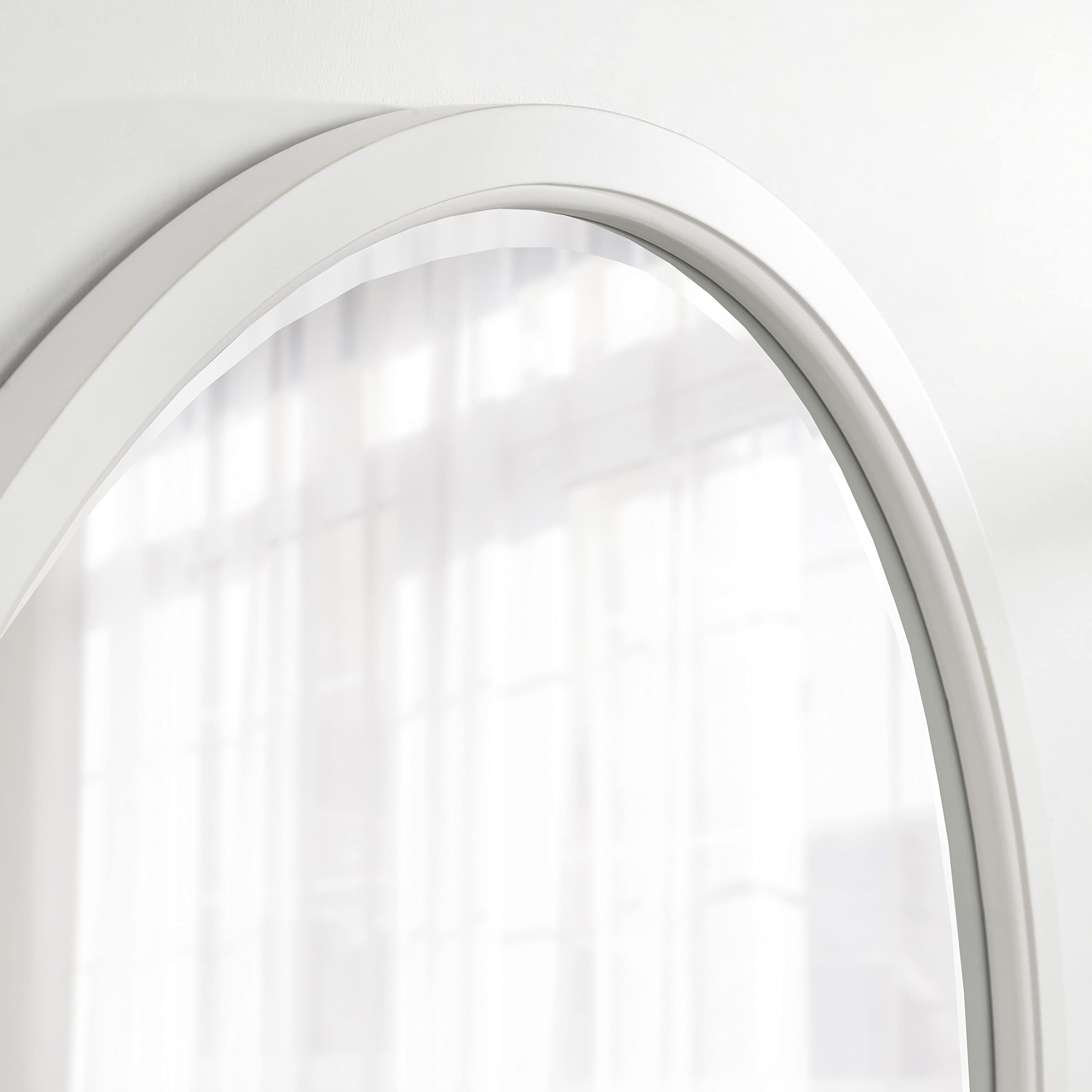 Kate and Laurel Hogan Farmhouse Round Wall Mirror - 32 Inch Diameter Rustic White Coastal Decor - Perfect for Living Room, Bedroom, Entryway & Bathroom Wall Decor
