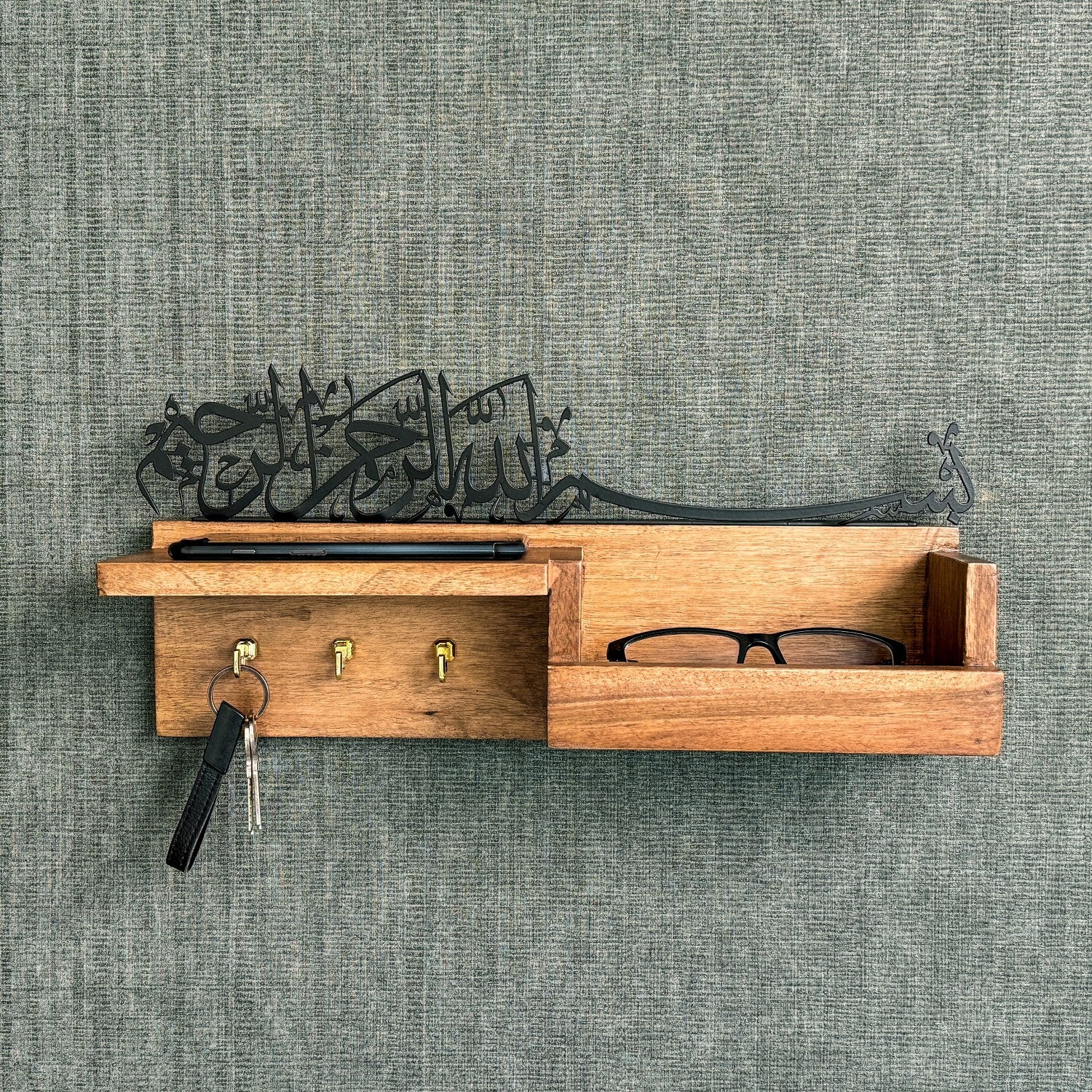 Wooden Key Holder with Bismillah Arabic Calligraphy - Islamic Wall Decor for Muslim Homes | Perfect for Entryway, Bedroom & Gift Giving