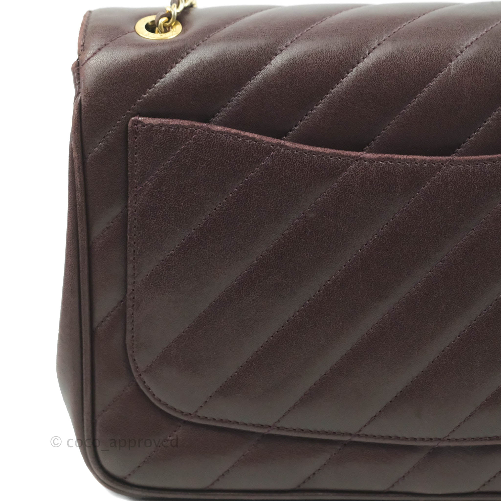 Chanel CC Signature Flap Bag in Diagonal Burgundy Calfskin with Aged Gold Hardware - Luxury Crossbody Purse for Women, Perfect for Date Night & Special Occasions