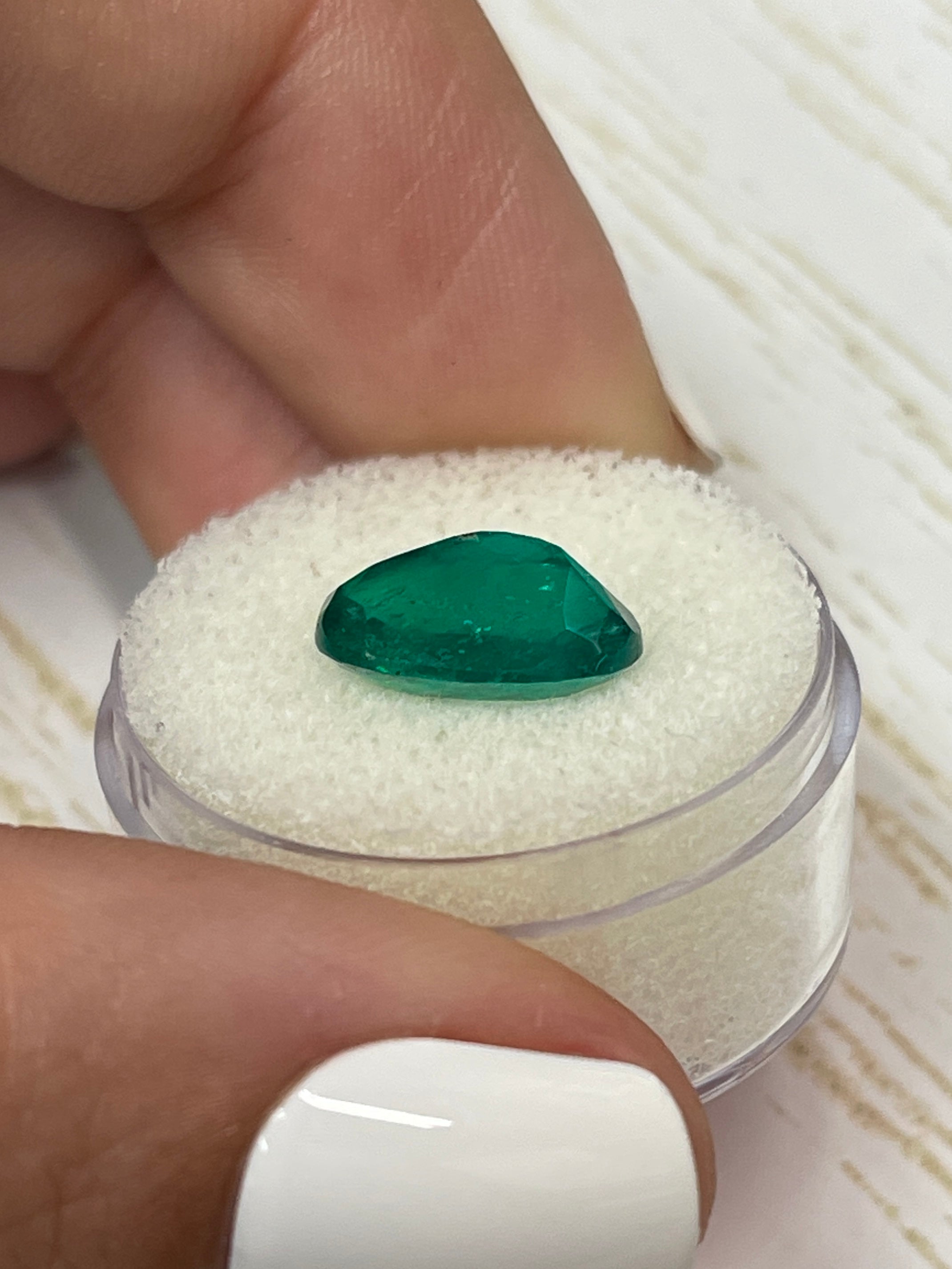 4.0 Carat Vivid Dark Muzo Green Natural Loose Colombian Emerald Oval Cut Gemstone for Jewelry Making, Engagement Rings & Luxury Gifts