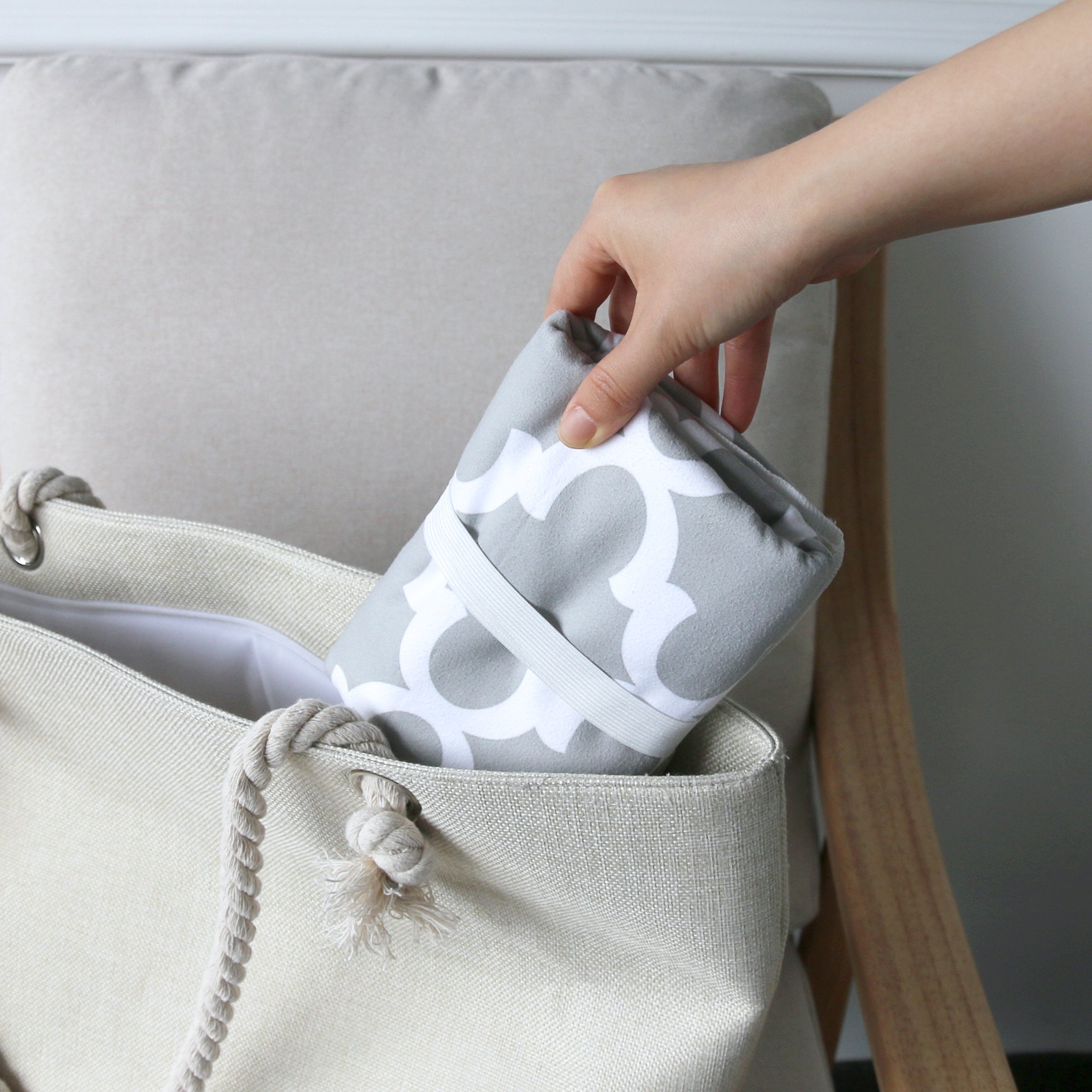 **Sand-Free Beach Towel - Quick Dry, Lightweight & Compact for Travel, Pool, Camping - Catch A Dream**