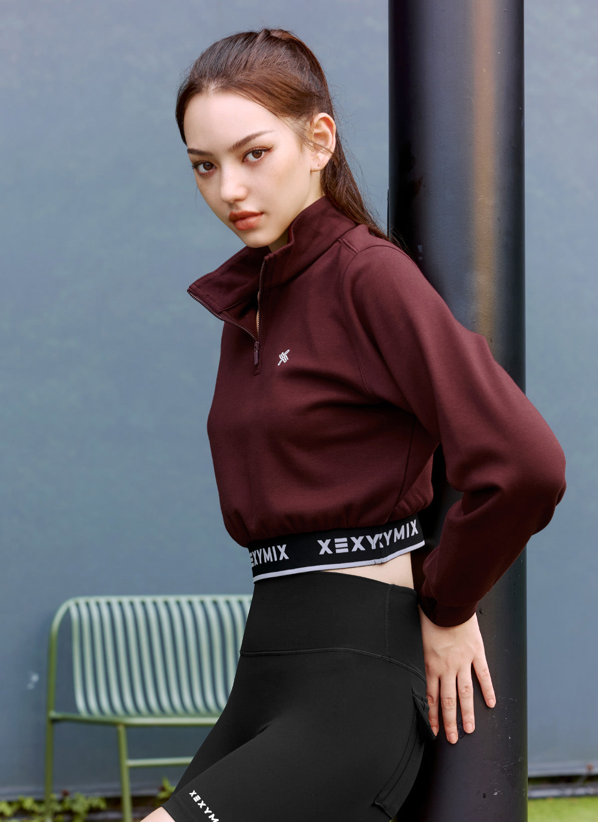 Logo Point Warm Crop Sweatshirt for Women - Cozy Fleece Pullover with Stylish Design - Perfect for Casual Outfits, Gym Wear & Street Fashion