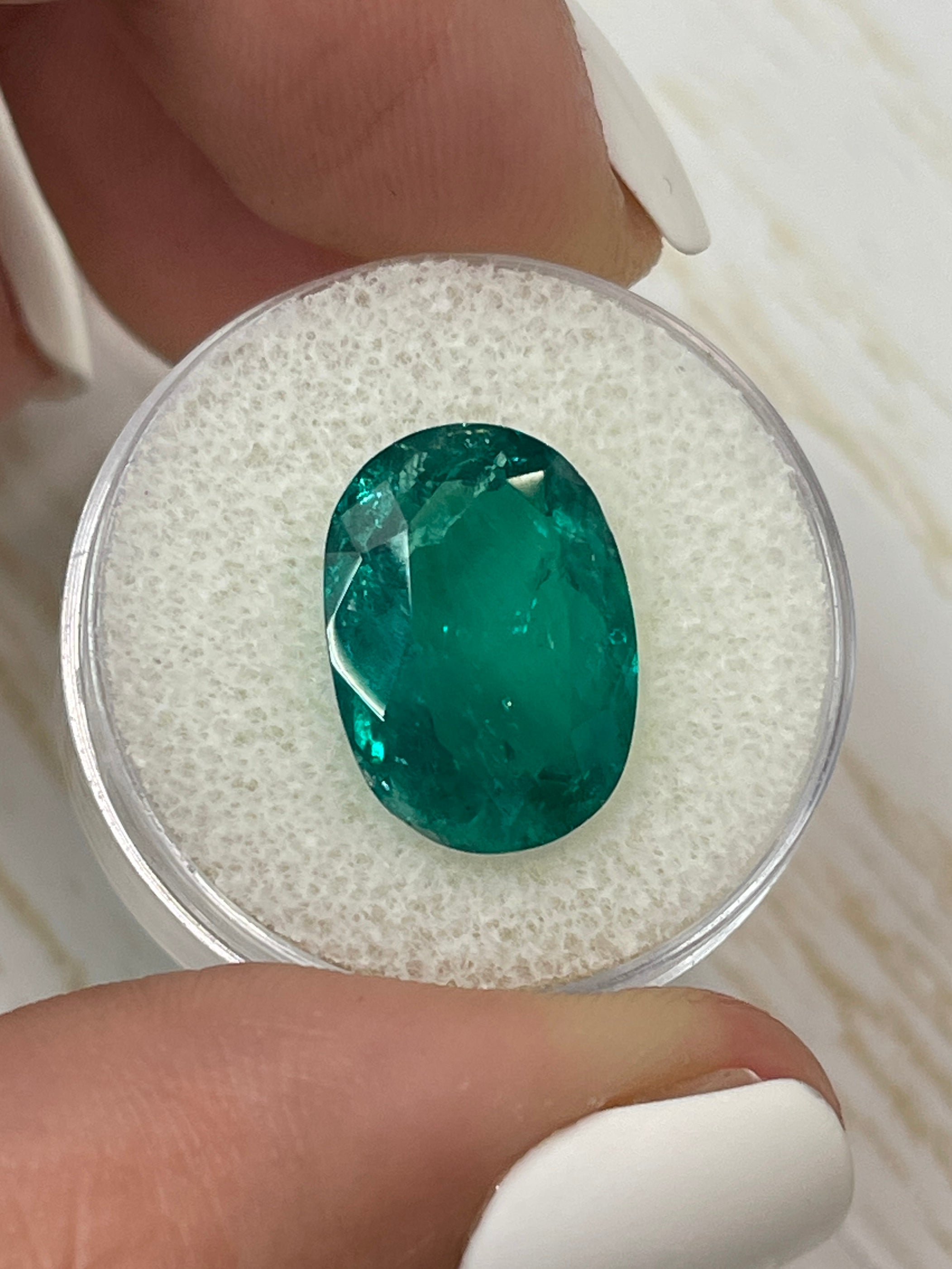 7.22 Carat 15.5x11mm Vivid Muzo Green Natural Loose Colombian Emerald Gemstone - Oval Cut for Jewelry Making, Engagement Rings & Luxury Collections