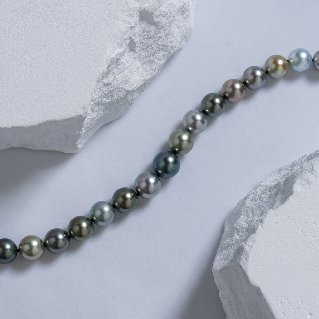 18K Gold Aurora Queen Tahitian Pearl Necklace - Elegant Black Pearl Jewelry for Women, Perfect for Weddings, Parties & Special Occasions | KN00153