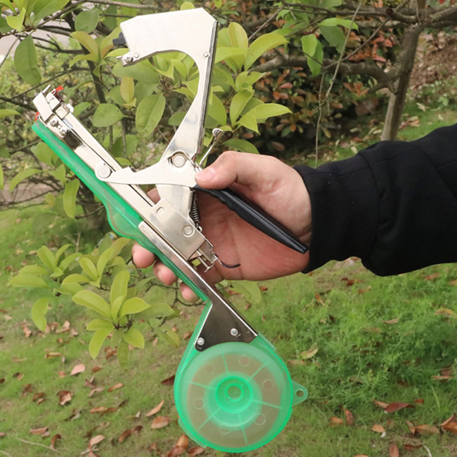 Portable Manual Plant Tape Machine - Garden Vineyard Tool with Spare Tape & Staples for Grapes, Raspberries, Tomatoes & Vining Vegetables | Perfect for Home Gardening, Vineyard Support & Vegetable Trellising