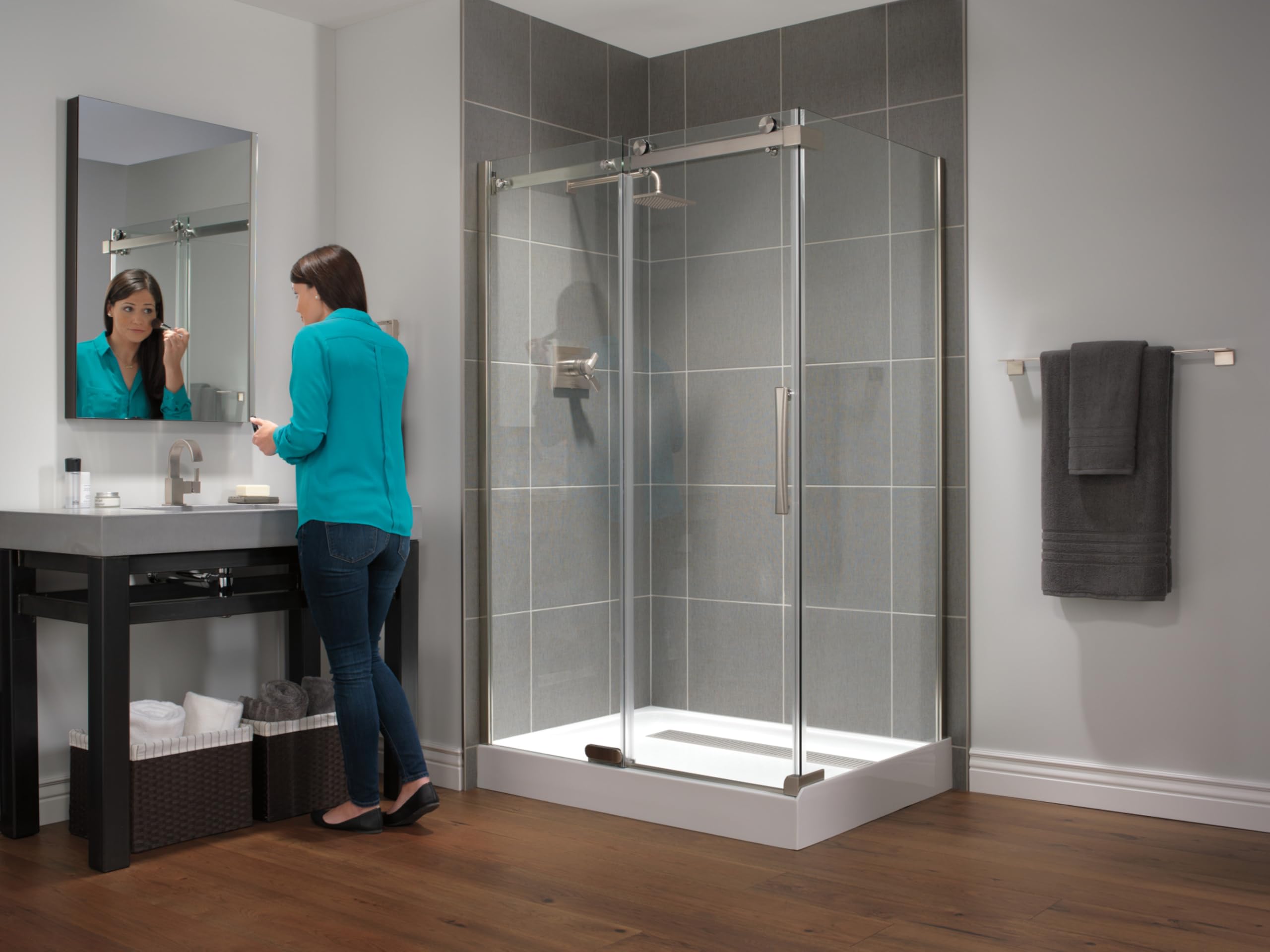 Delta Vero Single Hole Bathroom Faucet - Chrome Finish, Single Handle Bathroom Sink Faucet with Metal Push Pop-Up Drain - Perfect for Modern Bathroom Vanities & Powder Rooms