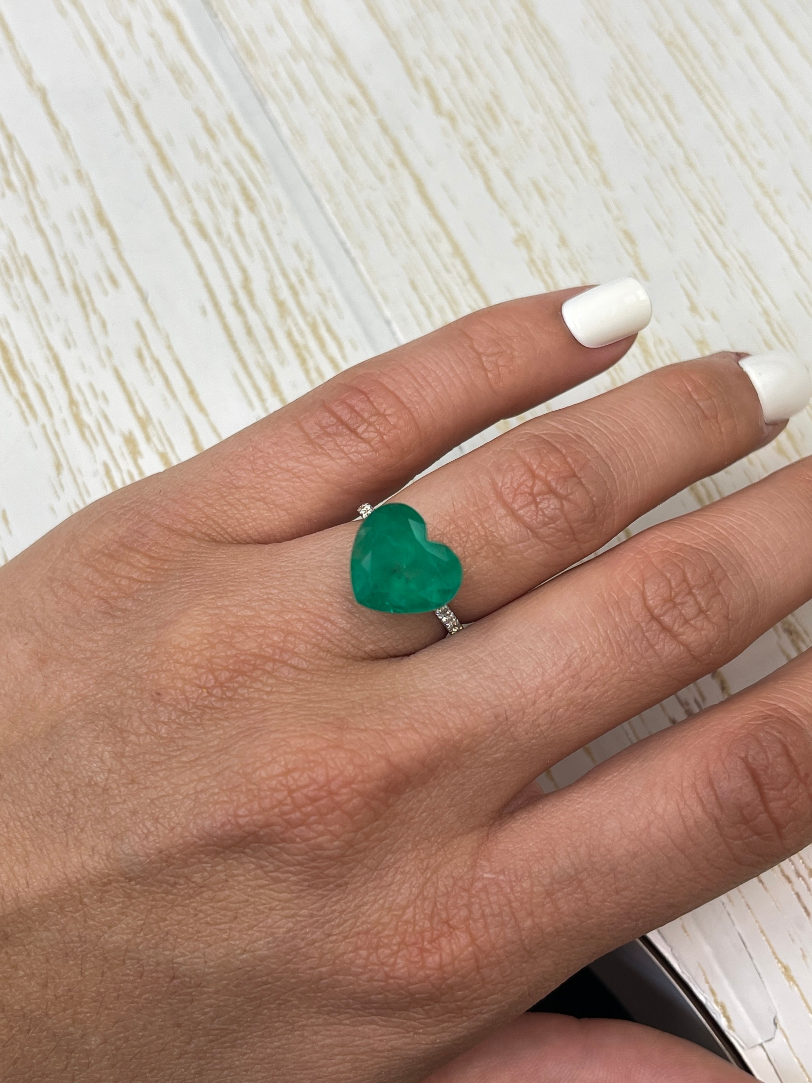 7.68 Carat 12x13.5mm Natural Colombian Emerald Heart Cut Loose Gemstone - Forest Green Color for Jewelry Making, Engagement Rings & Collector's Items