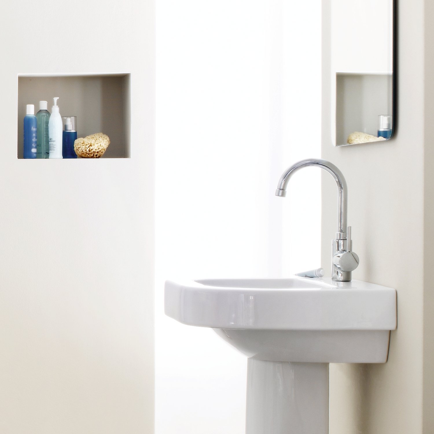 Concetto Centerset Single-Handle Single-Hole Bathroom Faucet - 1.5 GPM Low-Flow Water-Saving Design - Perfect for Modern Bathroom Vanities and Small Space Sinks