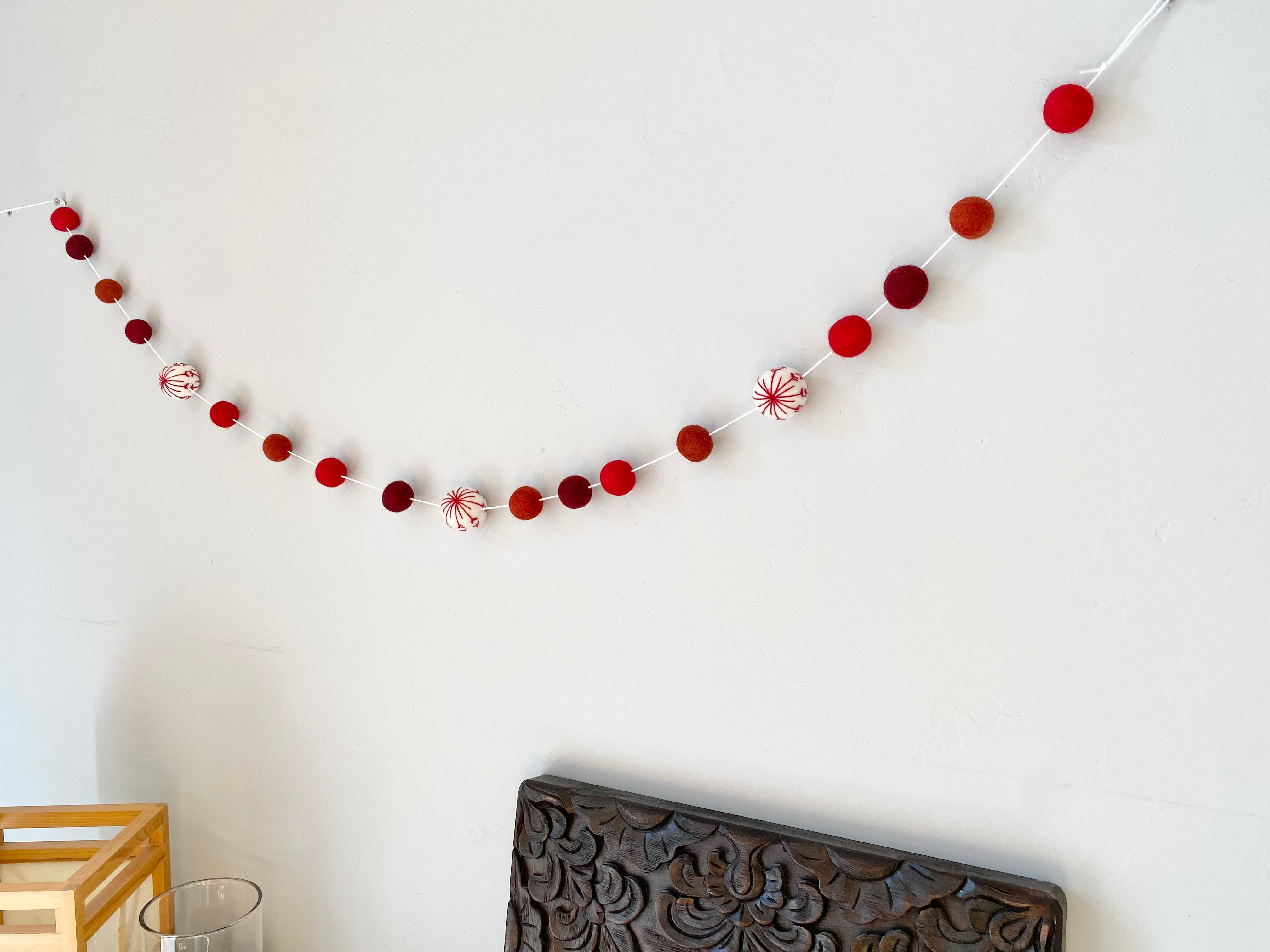 White Snowflake Ball Garland - Christmas Tree Decorations, Holiday Party Decor, Winter Wedding Decorations for Home & Office