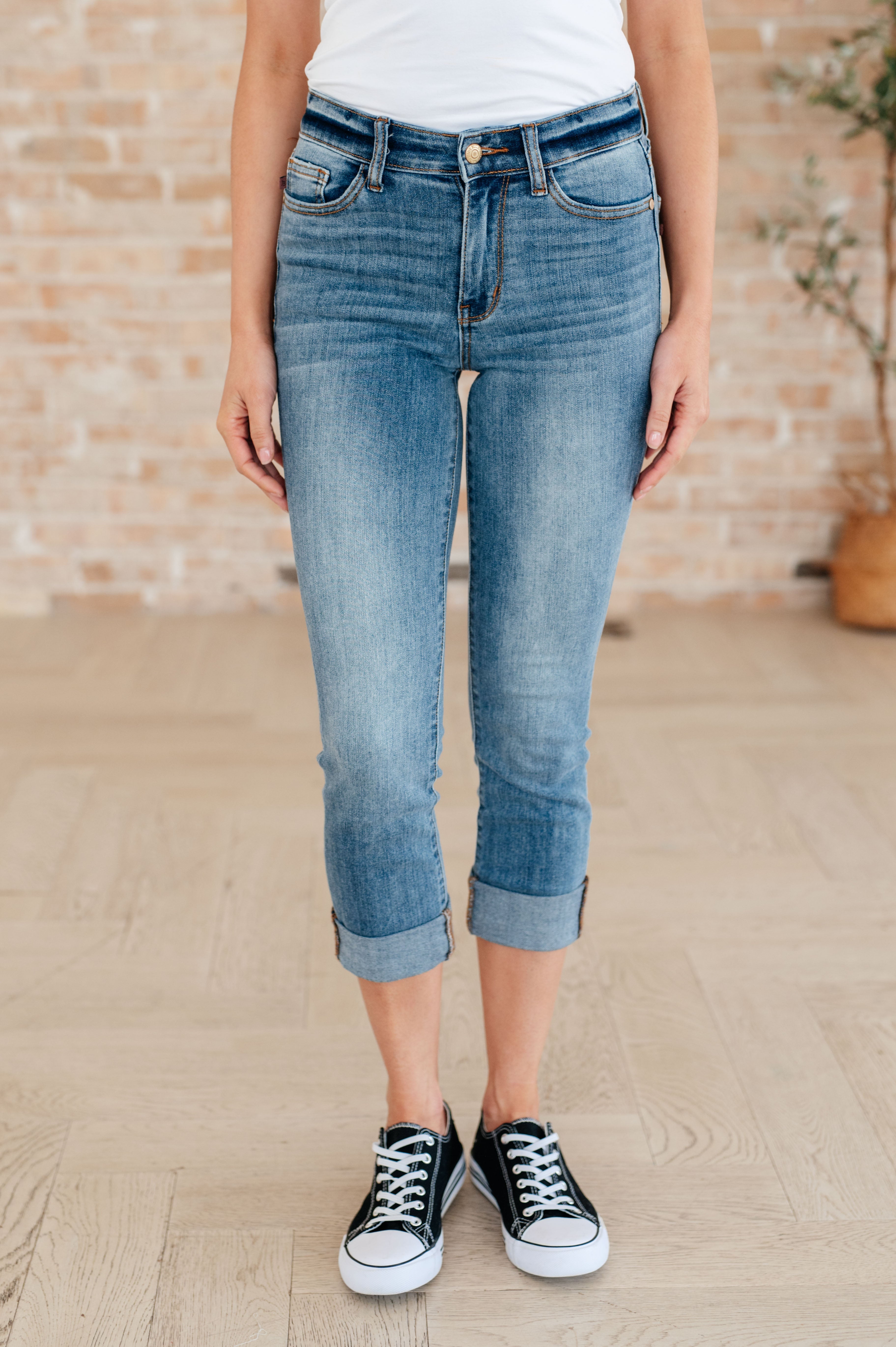 Judy Blue Laura Mid Rise Cuffed Skinny Capri Jeans for Women | Stretch Denim Pants | Casual Summer Outfit | Perfect for Beach, Shopping & Daily Wear