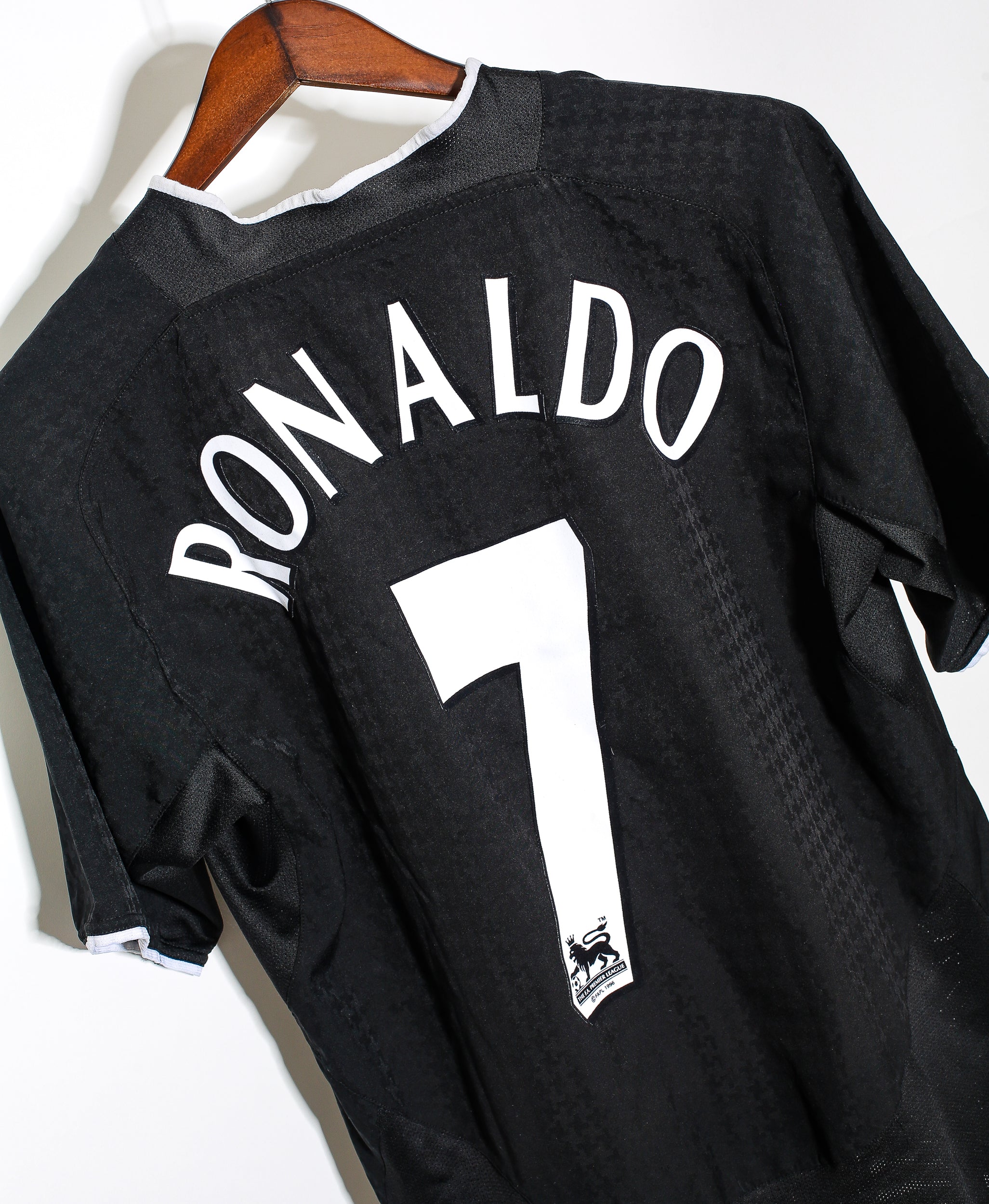 2004 Manchester United Away Jersey #7 Cristiano Ronaldo - Authentic Soccer Shirt for Fans & Collectors - Perfect for Matchdays, Gifts & Memorabilia Display