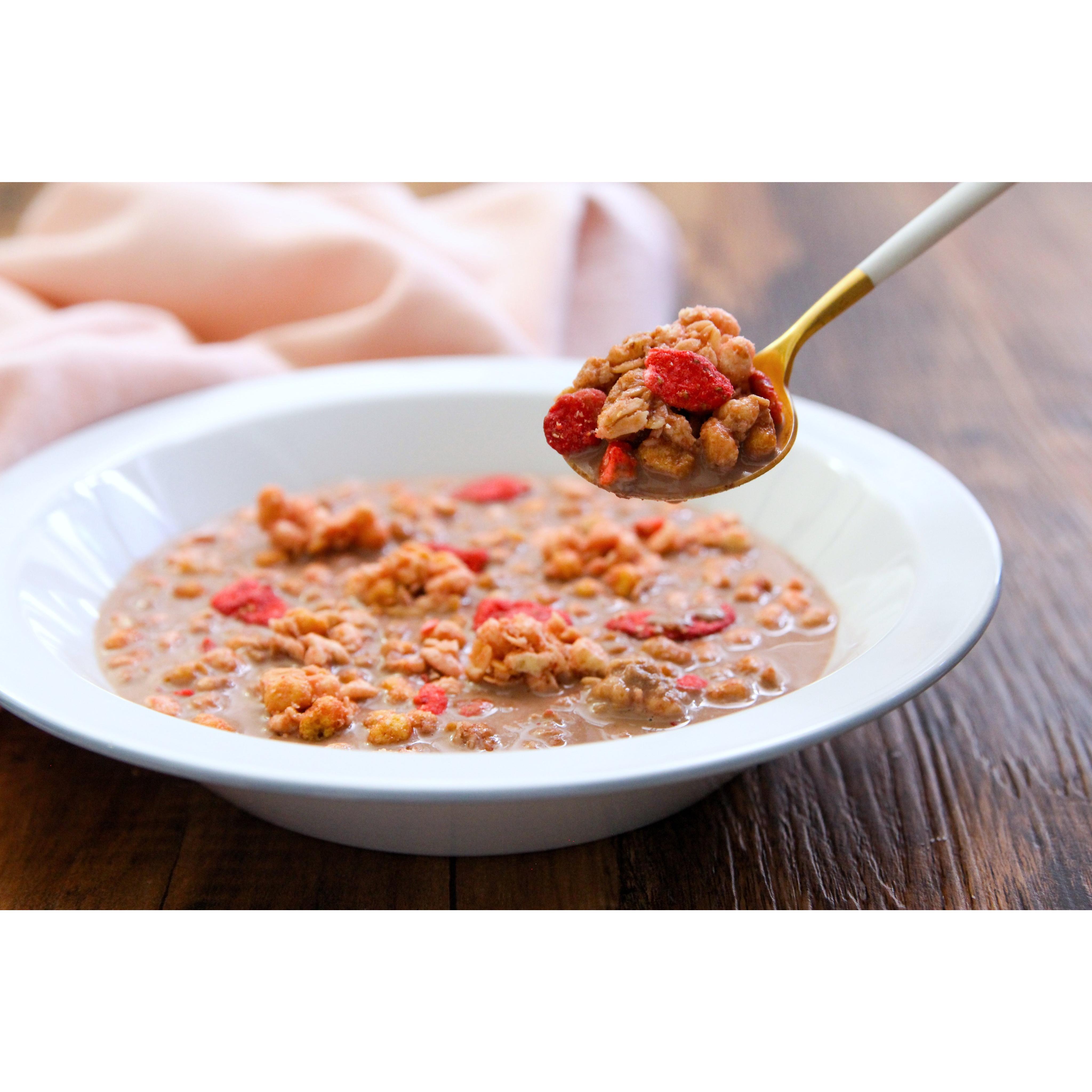 Nissin Gorogura Strawberry Granola - High Fiber Breakfast Cereal 320g - Healthy Morning Meal & Snack for Kids & Adults