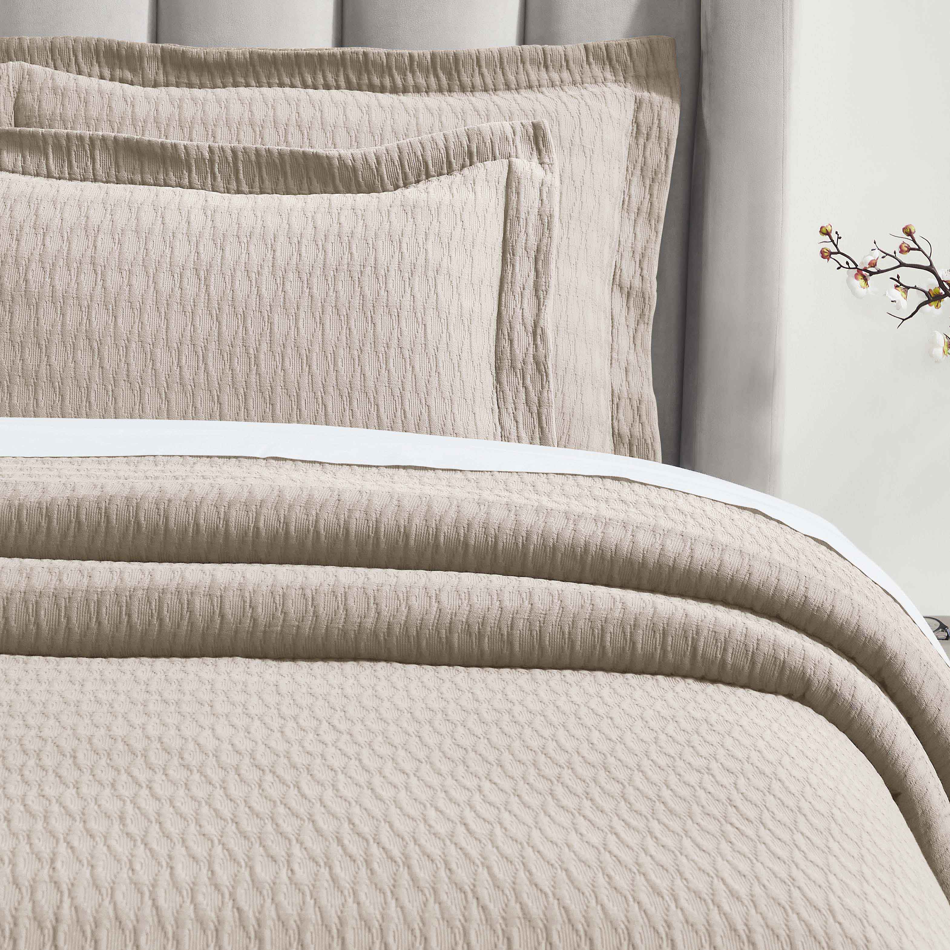 Calvert Cotton Medium Weight Geometric Matelasse Bedspread Set - Queen Size Luxury Bedding for Modern Bedrooms | Perfect for Master Bedroom, Guest Room & Dorm Decor
