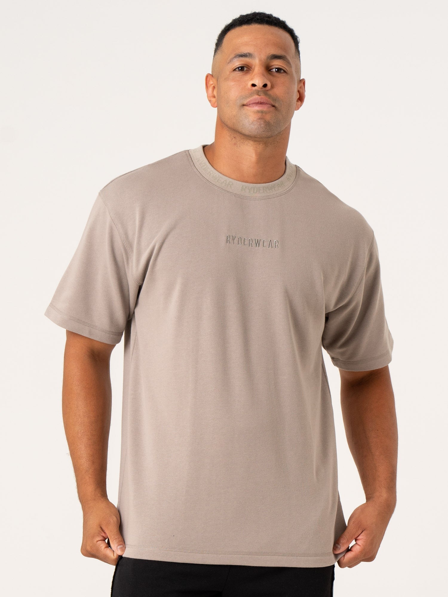 Premium Fleece T-Shirt for Men & Women - Soft & Comfortable Taupe Pullover for Outdoor Adventures & Casual Wear