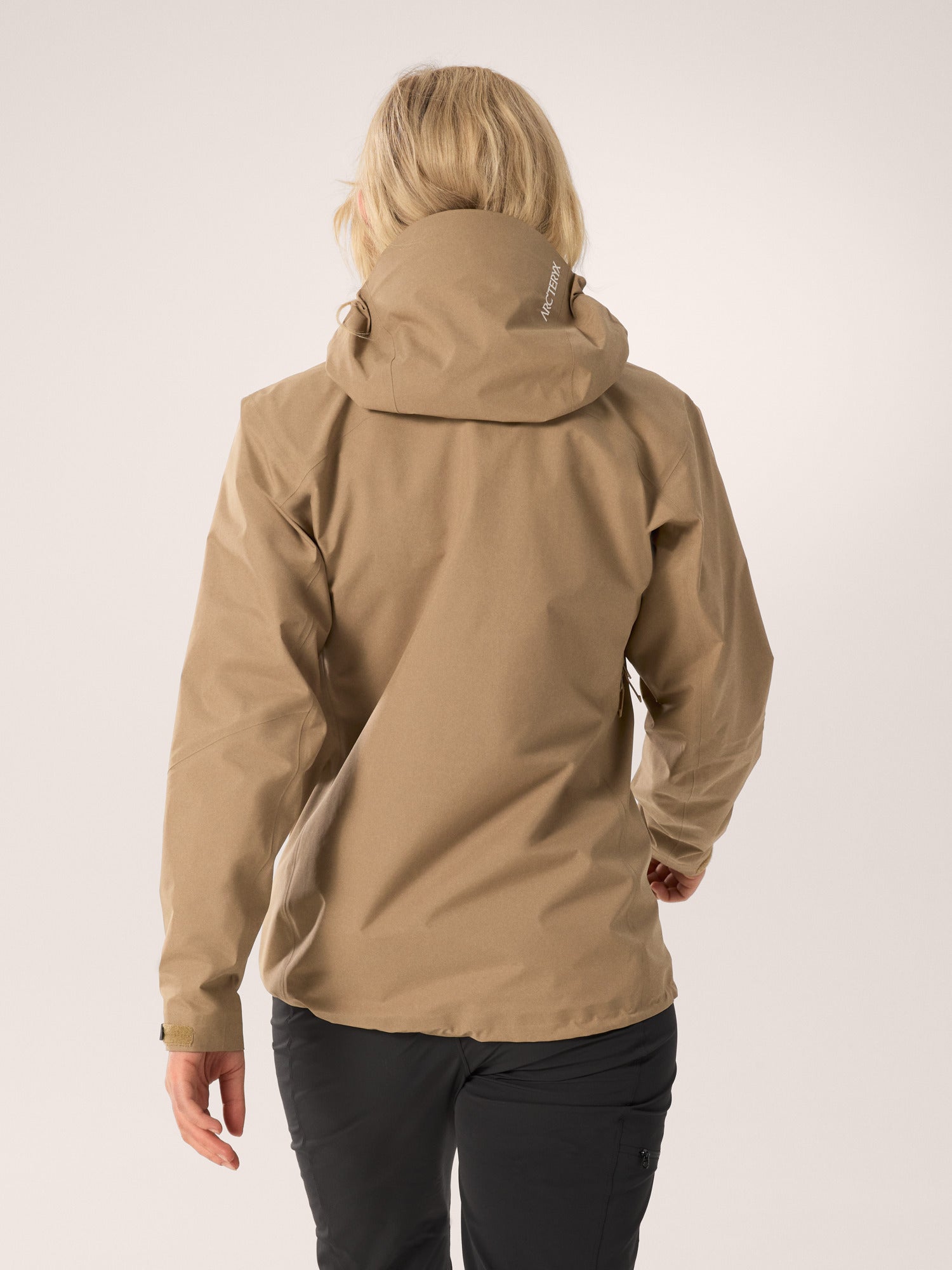 Women's Beta SL Jacket - Lightweight Waterproof Hiking Shell for Outdoor Adventures | Perfect for Trail Running, Camping & Travel