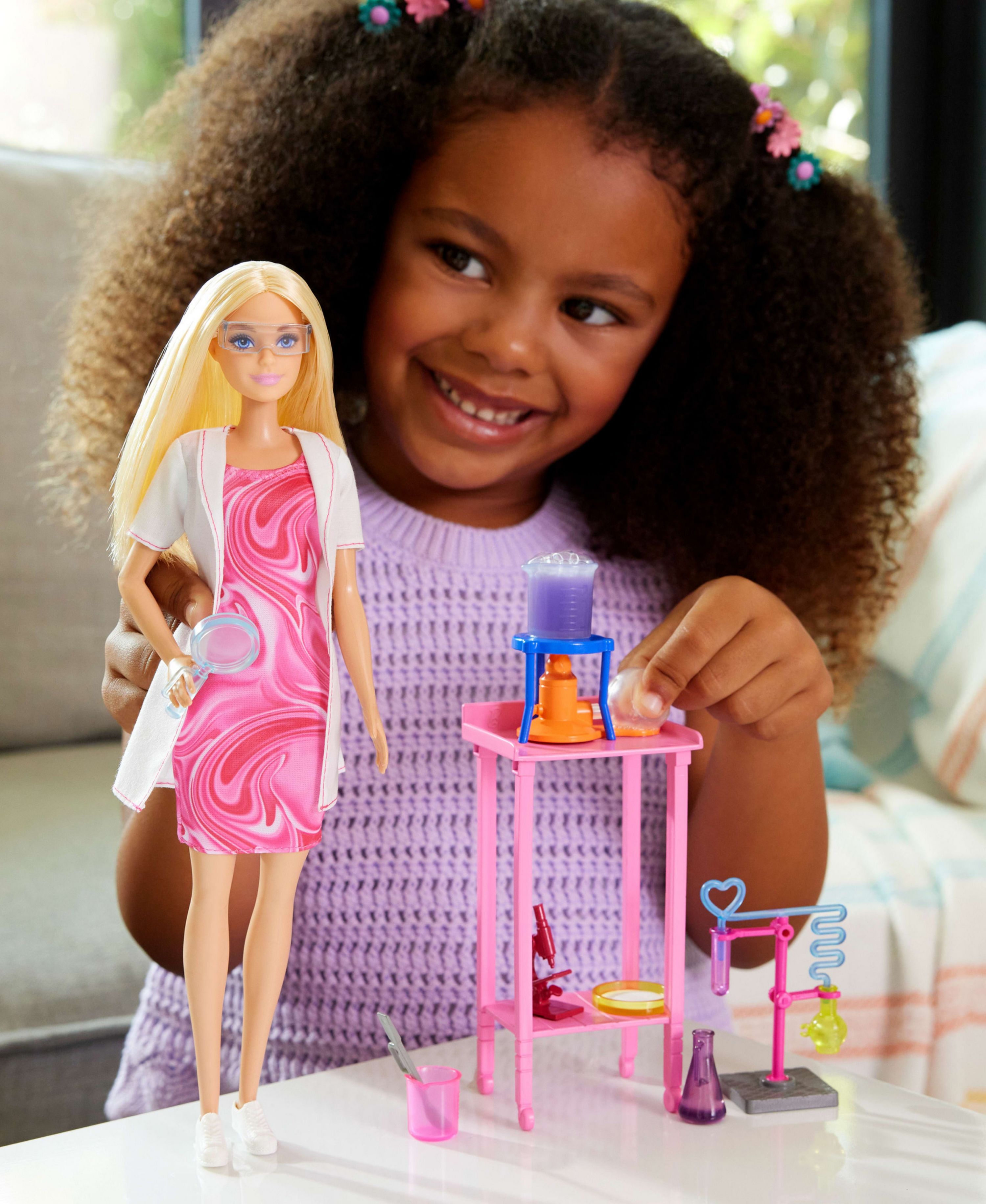 Barbie Scientist Doll with Lab Coat, Goggles & Color-Changing Experiments – Perfect for STEM Learning & Imaginative Play